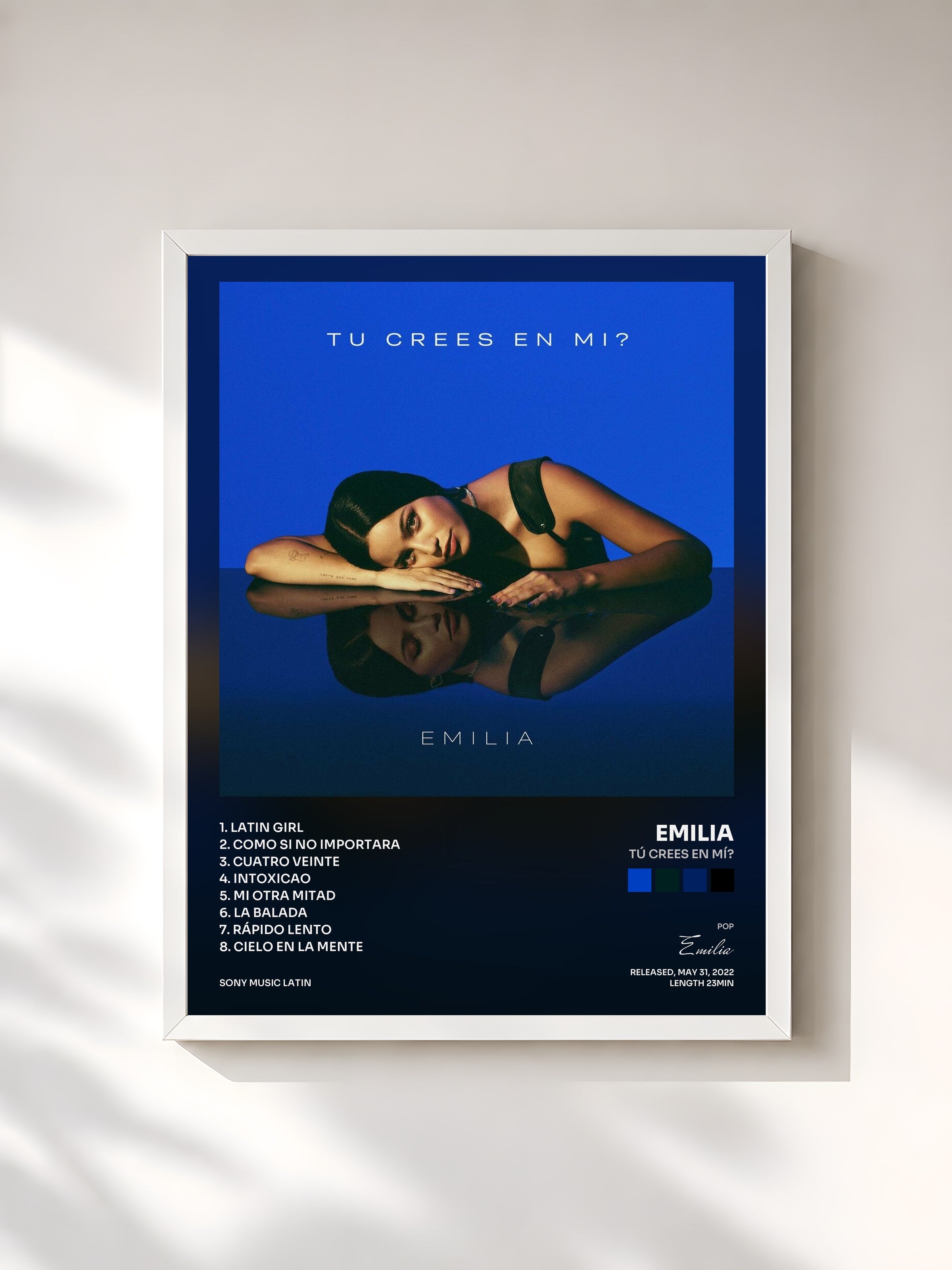 #blanc Tableau de l'album Tú crees en mí? de Emilia, cadre blanc, imprimé et encadré en France
