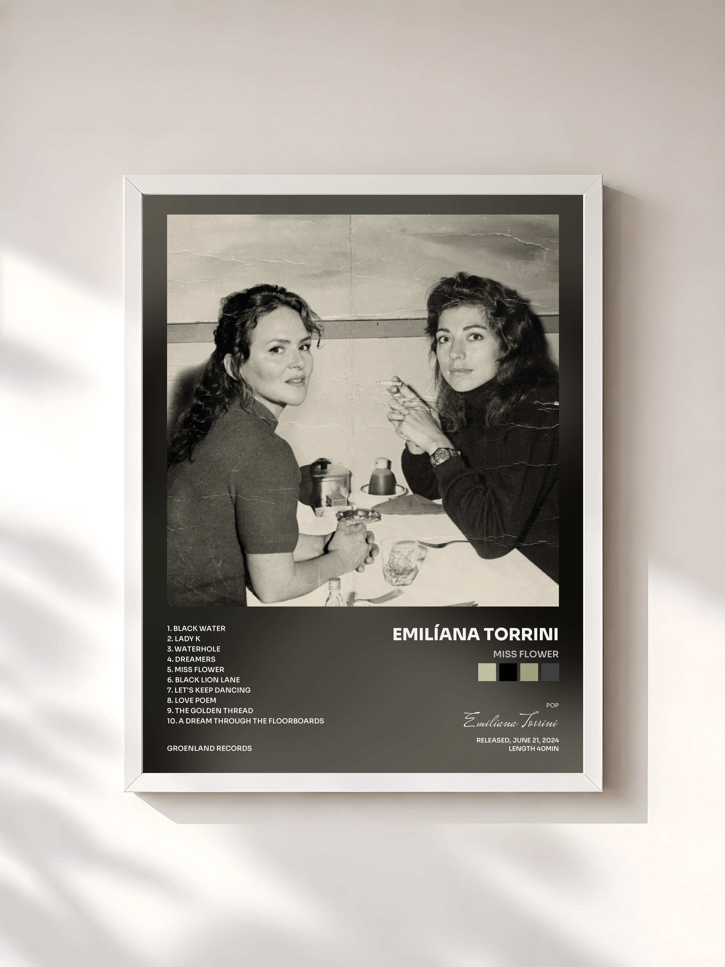 #blanc Tableau de l'album Miss Flower de Emilíana Torrini, cadre blanc, imprimé et encadré en France