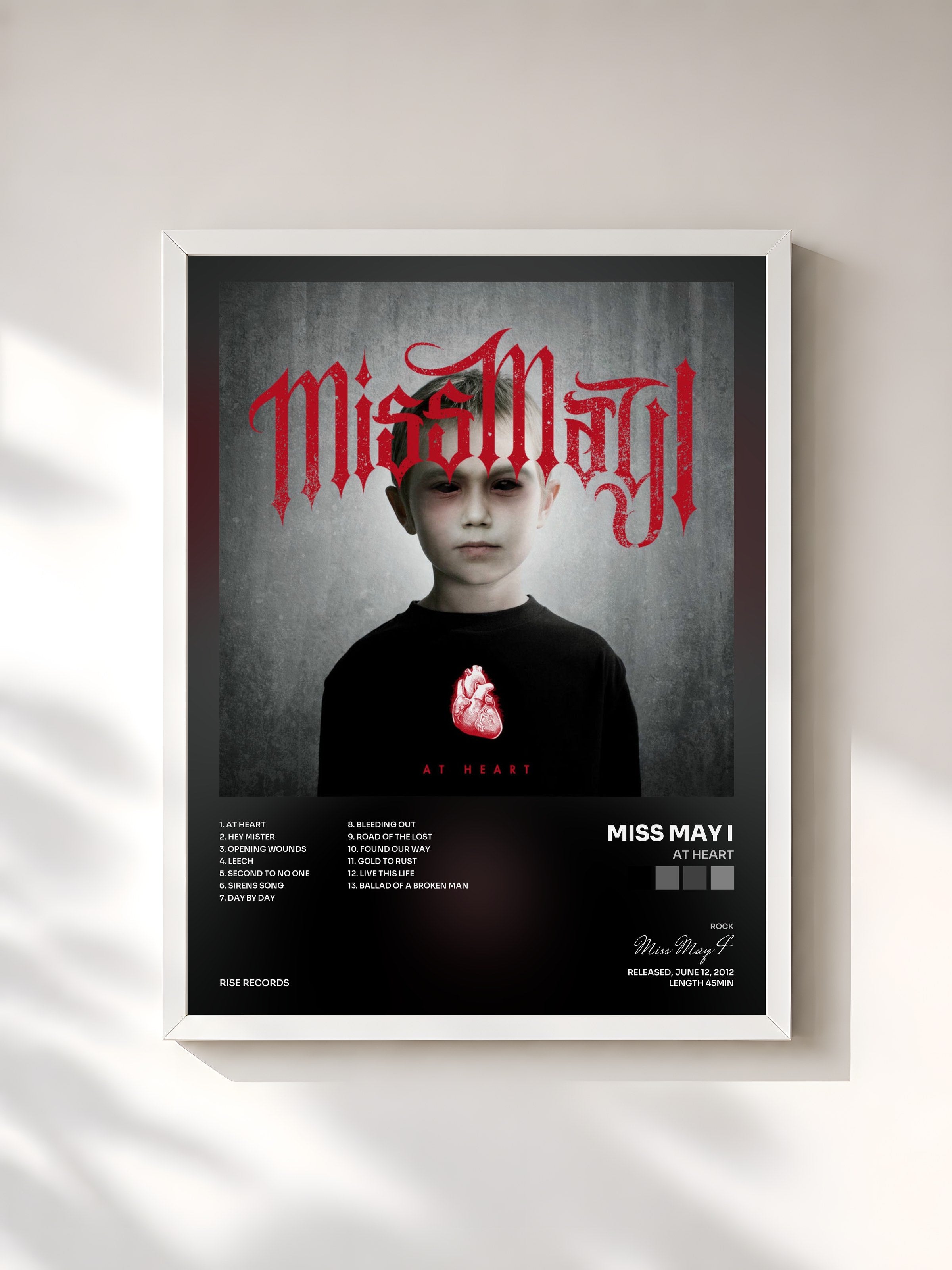 #blanc Tableau de l'album At Heart de Miss May I, cadre blanc, imprimé et encadré en France