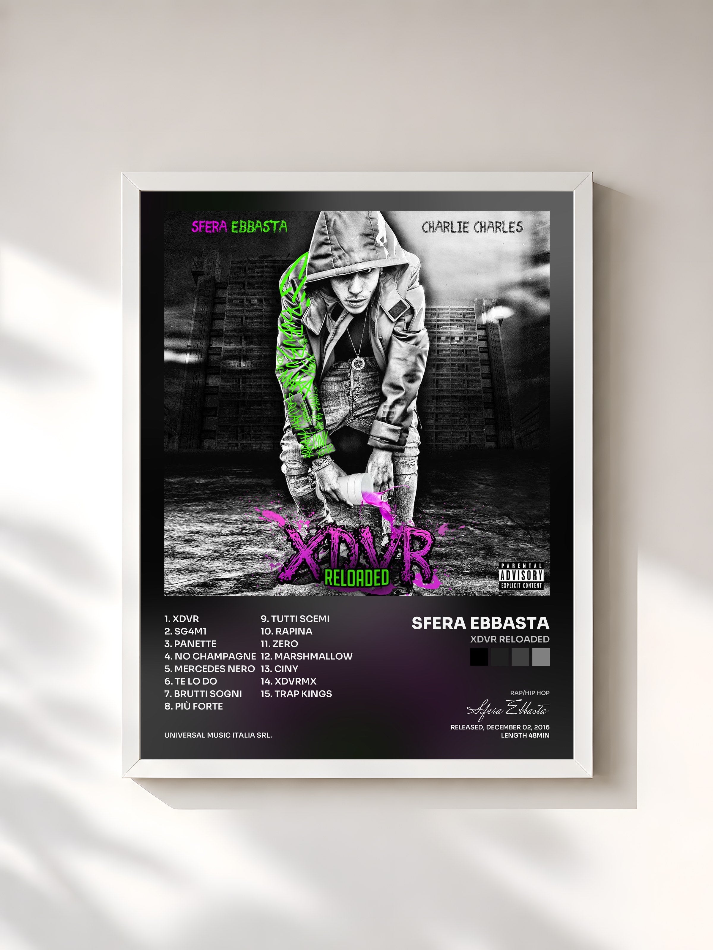 #blanc Tableau de l'album XDVR Reloaded de Sfera Ebbasta, cadre blanc, imprimé et encadré en France