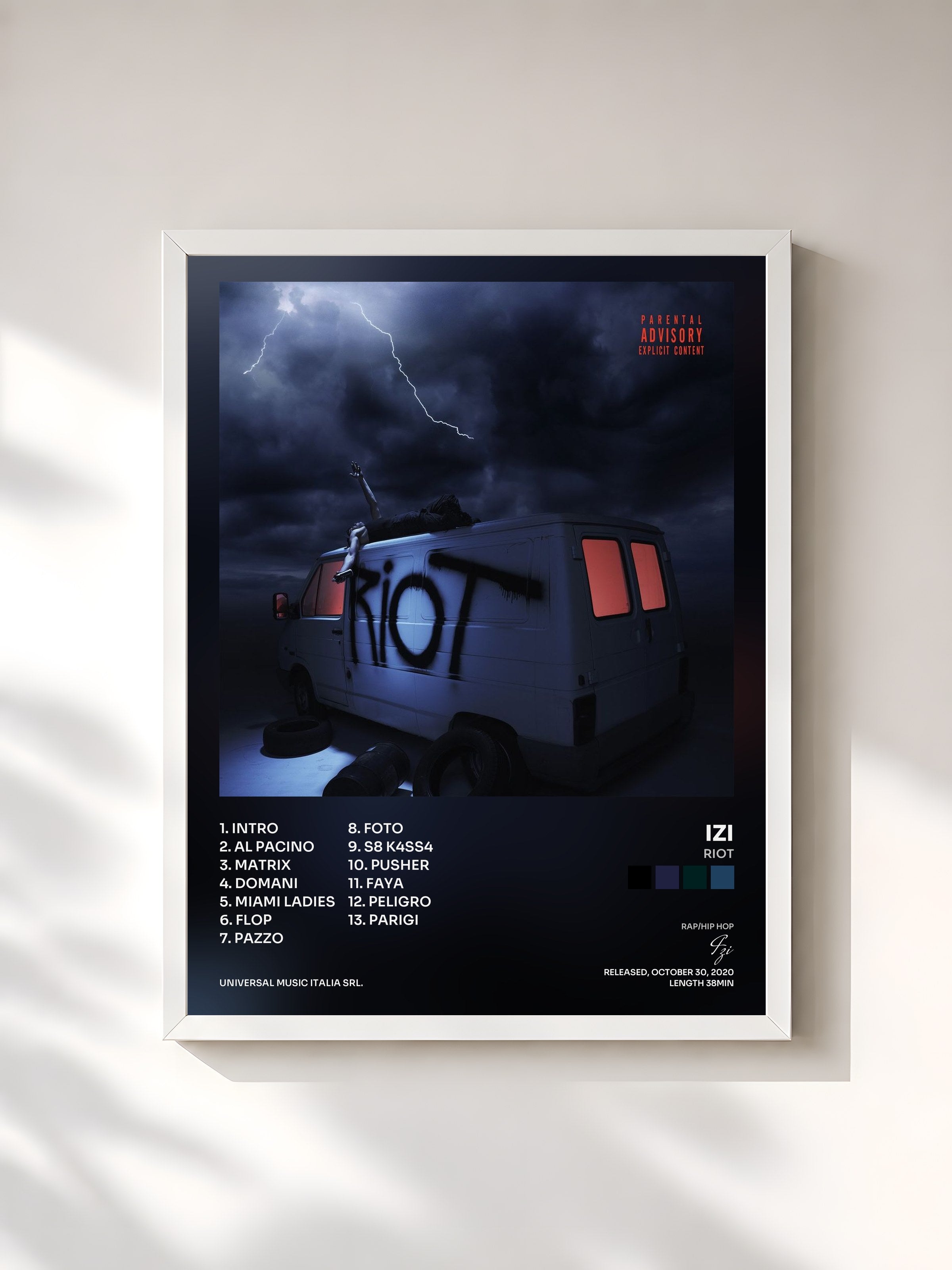 #blanc Tableau de l'album RIOT de Izi, cadre blanc, imprimé et encadré en France