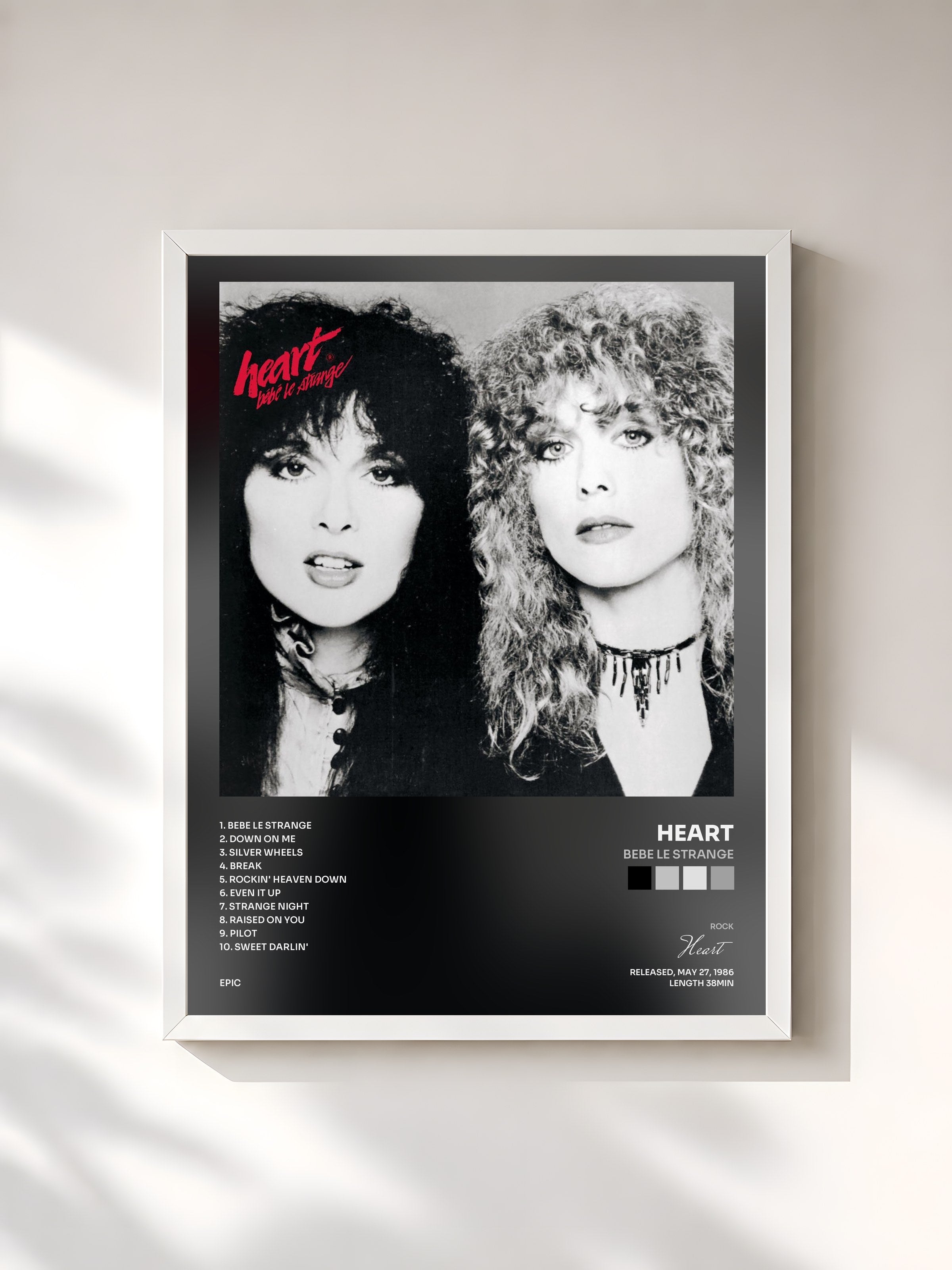 #blanc Tableau de l'album Bebe Le Strange de Heart, cadre blanc, imprimé et encadré en France
