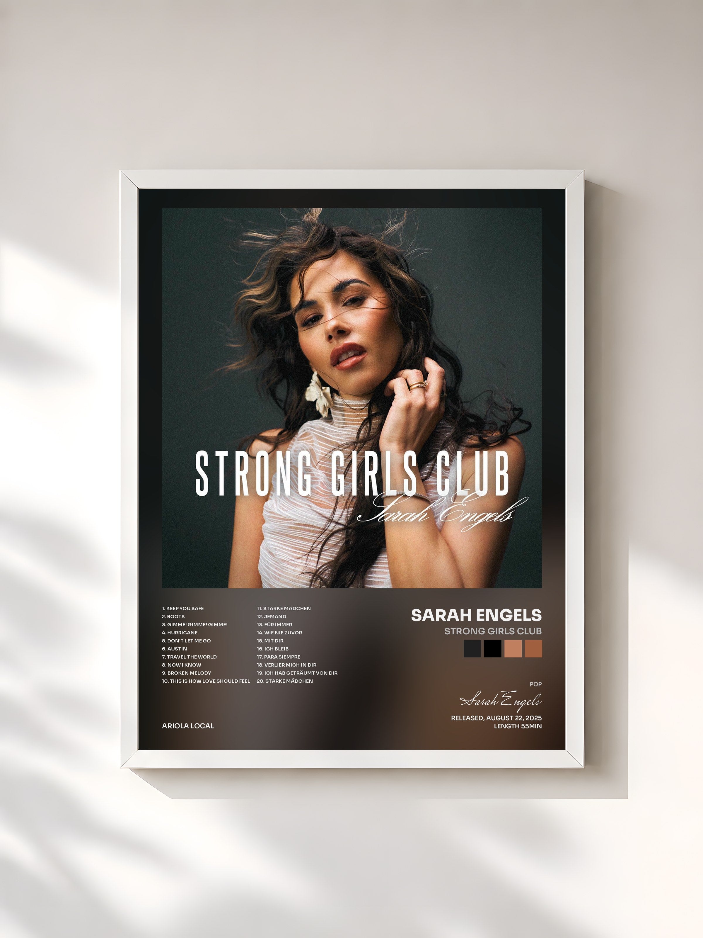 #blanc Tableau de l'album STRONG GIRLS CLUB de Sarah Engels, cadre blanc, imprimé et encadré en France