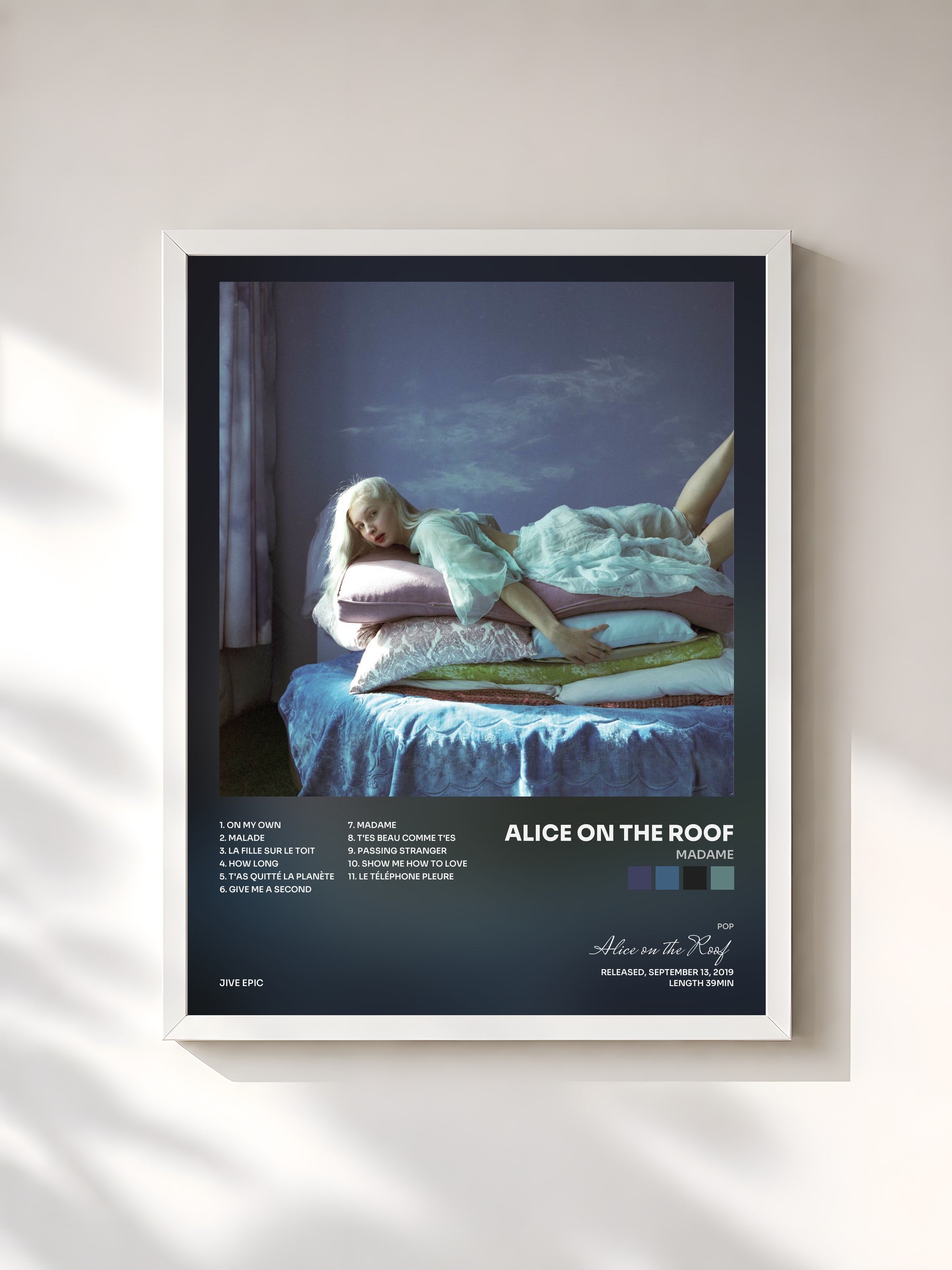 #blanc Tableau de l'album Madame de Alice on the Roof, cadre blanc, imprimé et encadré en France