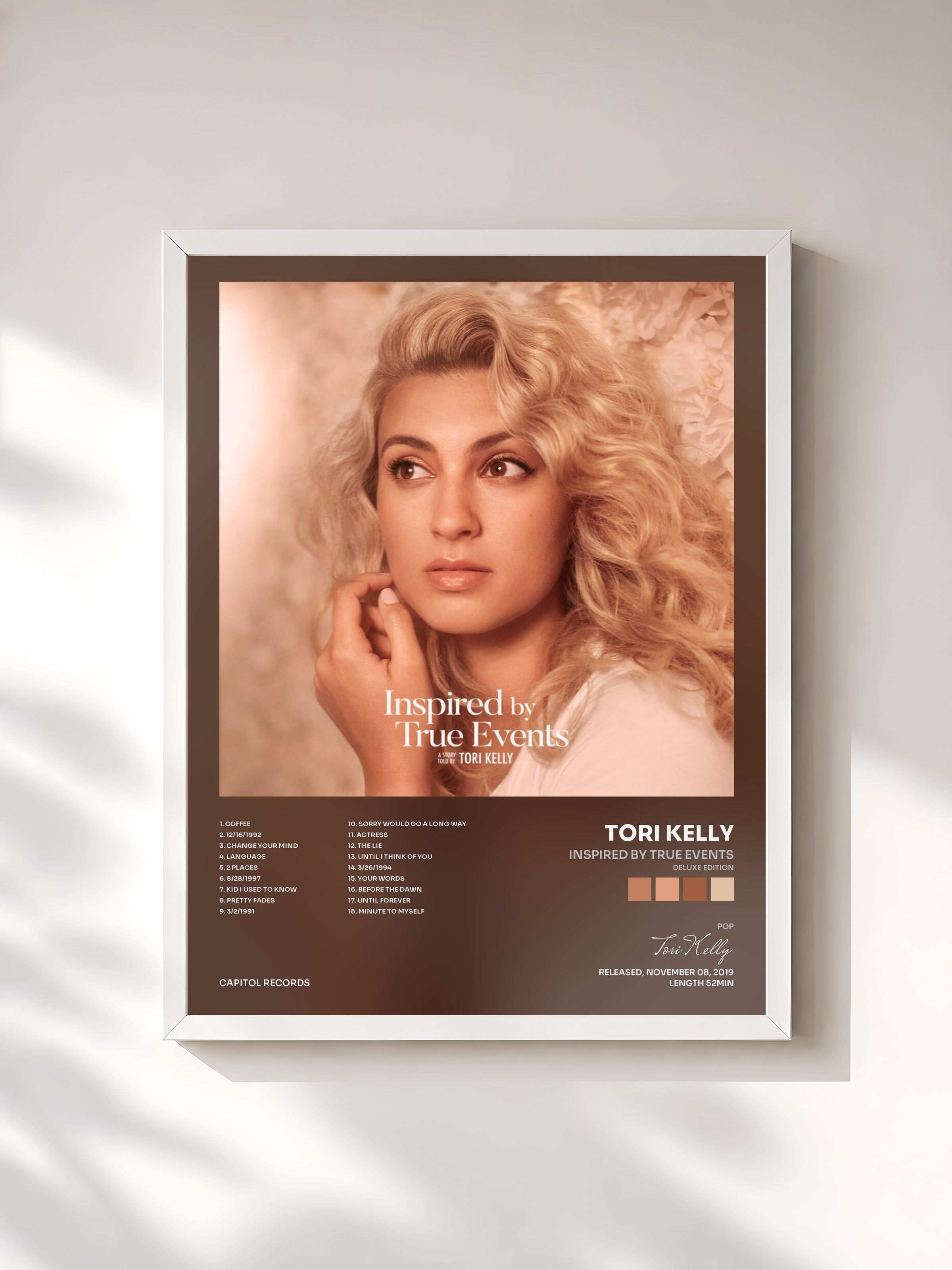 #blanc Tableau de l'album Inspired by True Events (Deluxe Edition) de Tori Kelly, cadre blanc, imprimé et encadré en France