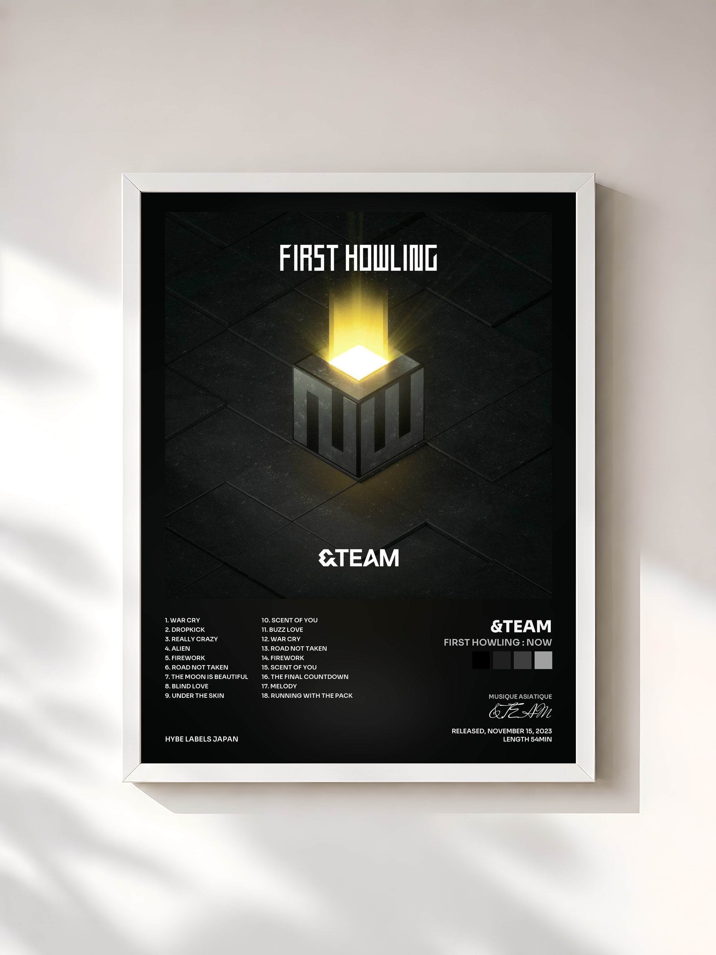 #blanc Tableau de l'album First Howling : NOW de &TEAM, cadre blanc, imprimé et encadré en France