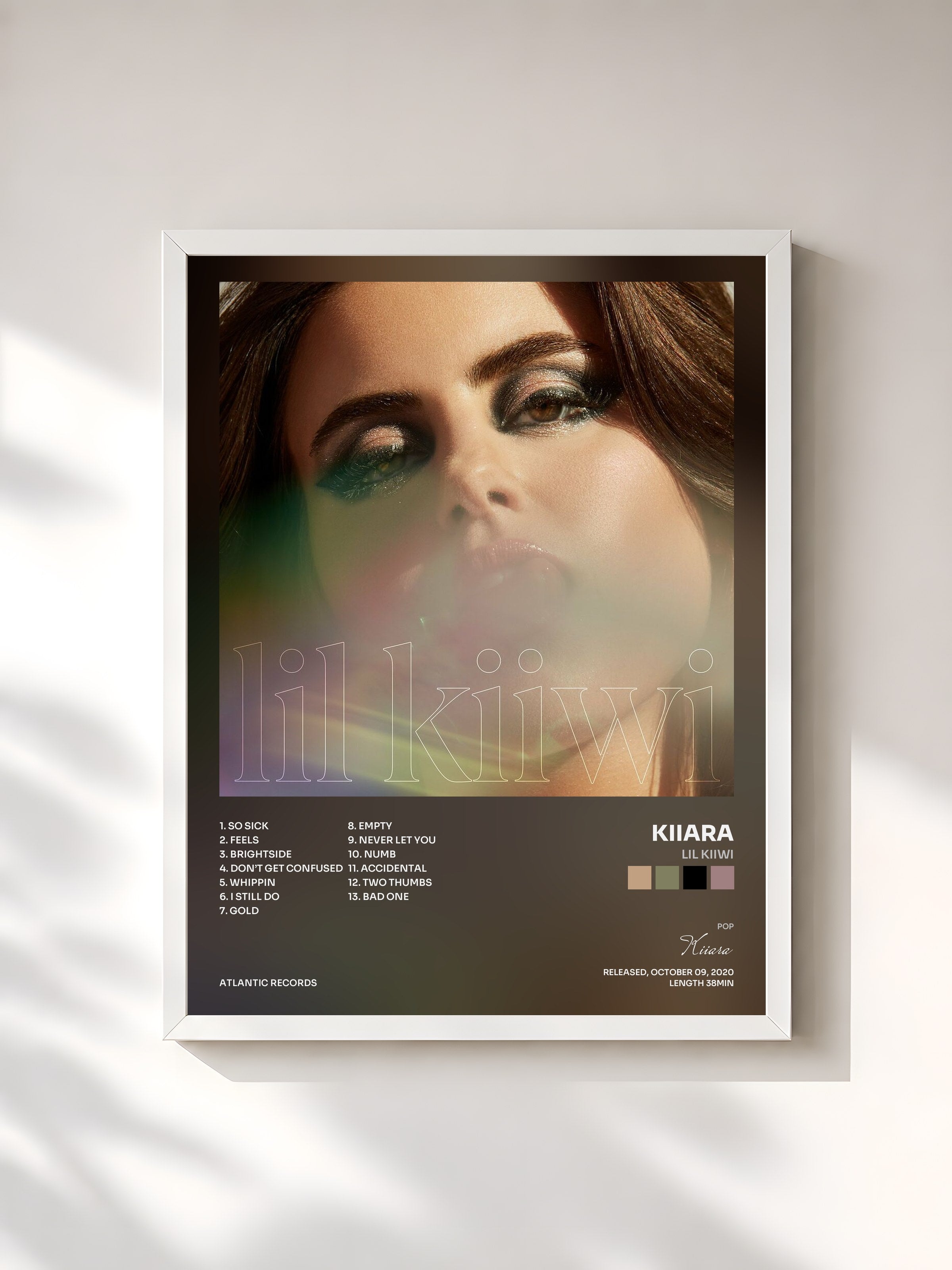 #blanc Tableau de l'album lil kiiwi de Kiiara, cadre blanc, imprimé et encadré en France