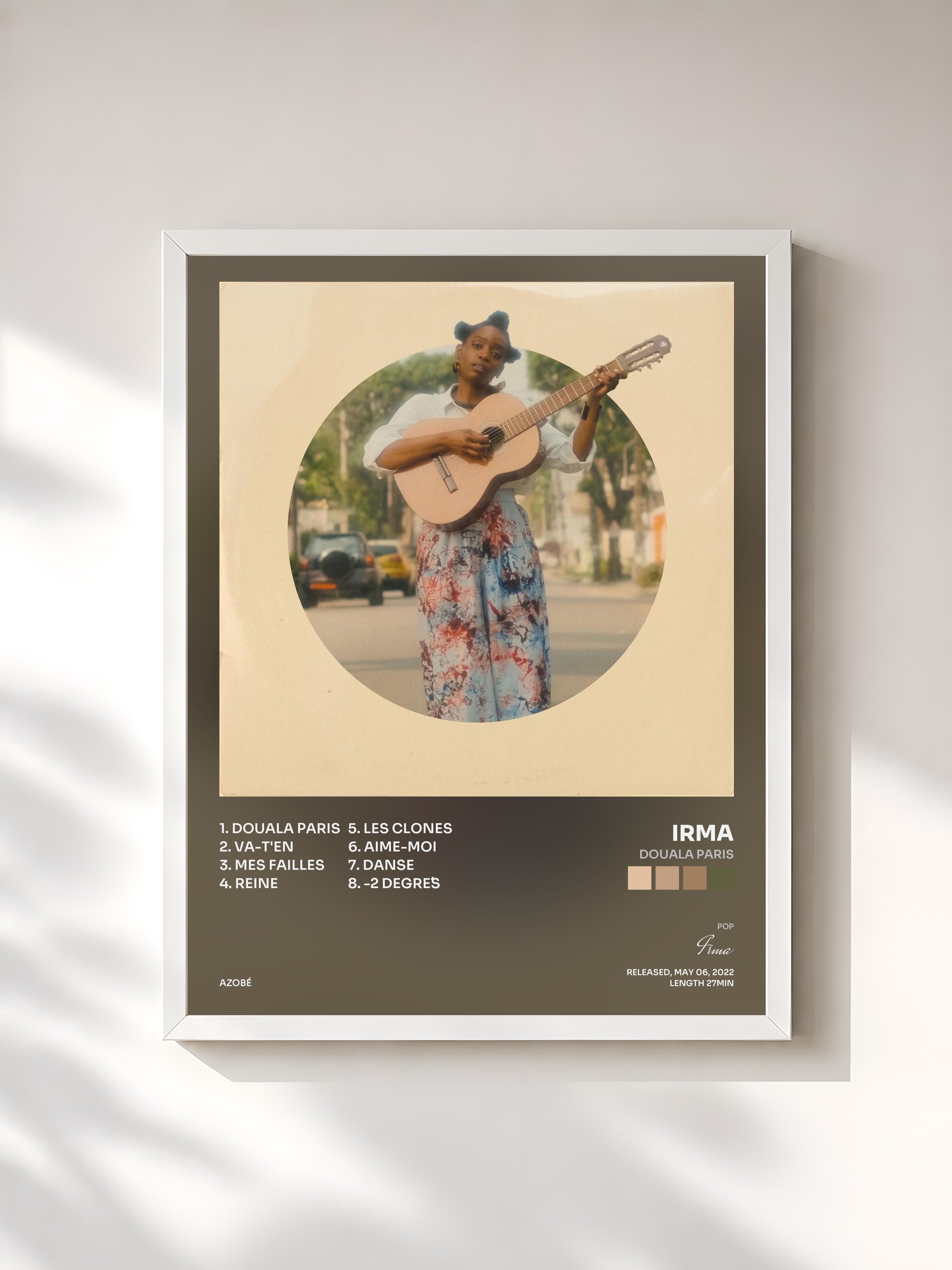 #blanc Tableau de l'album Douala Paris de Irma, cadre blanc, imprimé et encadré en France