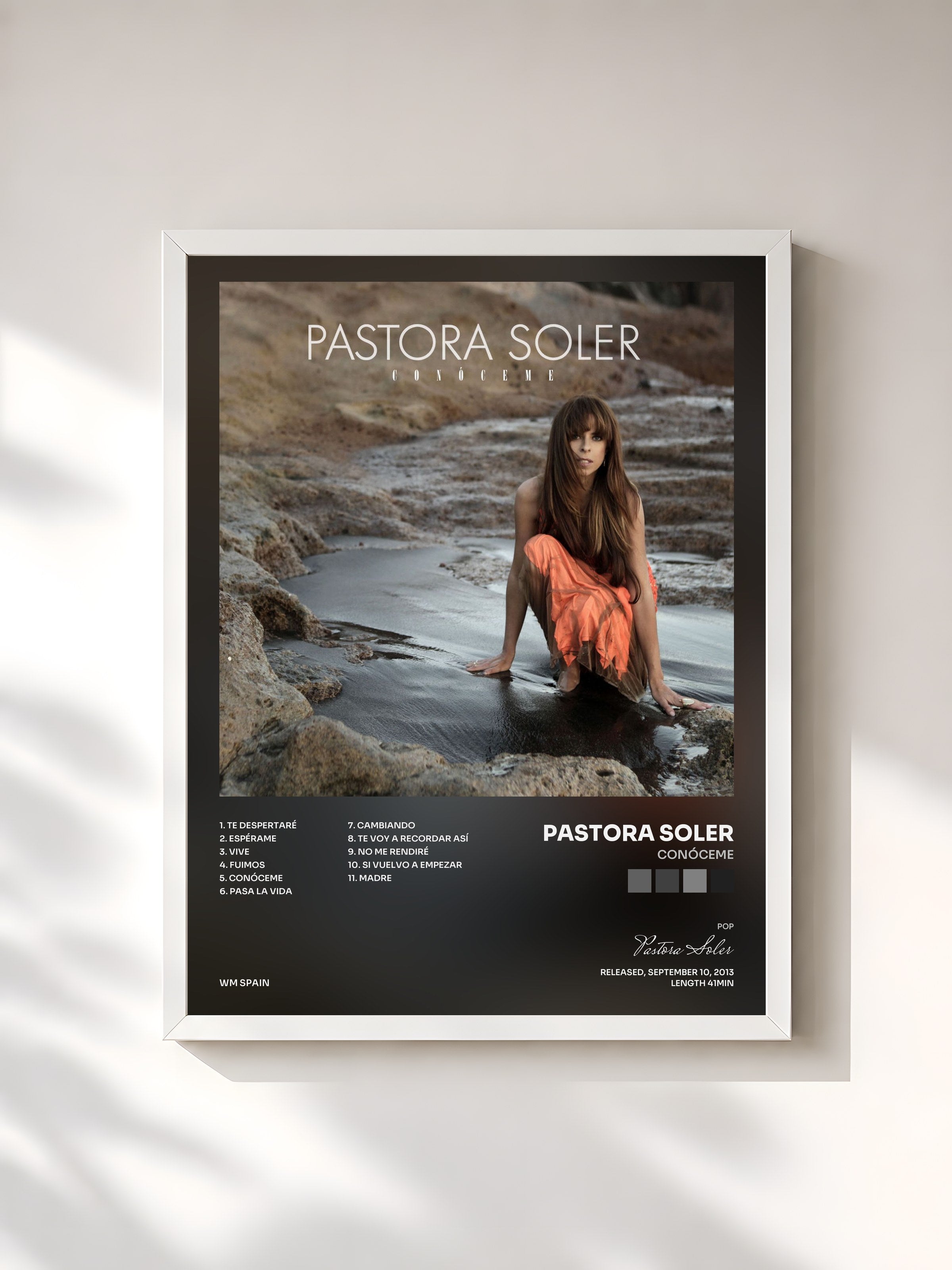 #blanc Tableau de l'album Conóceme de Pastora Soler, cadre blanc, imprimé et encadré en France