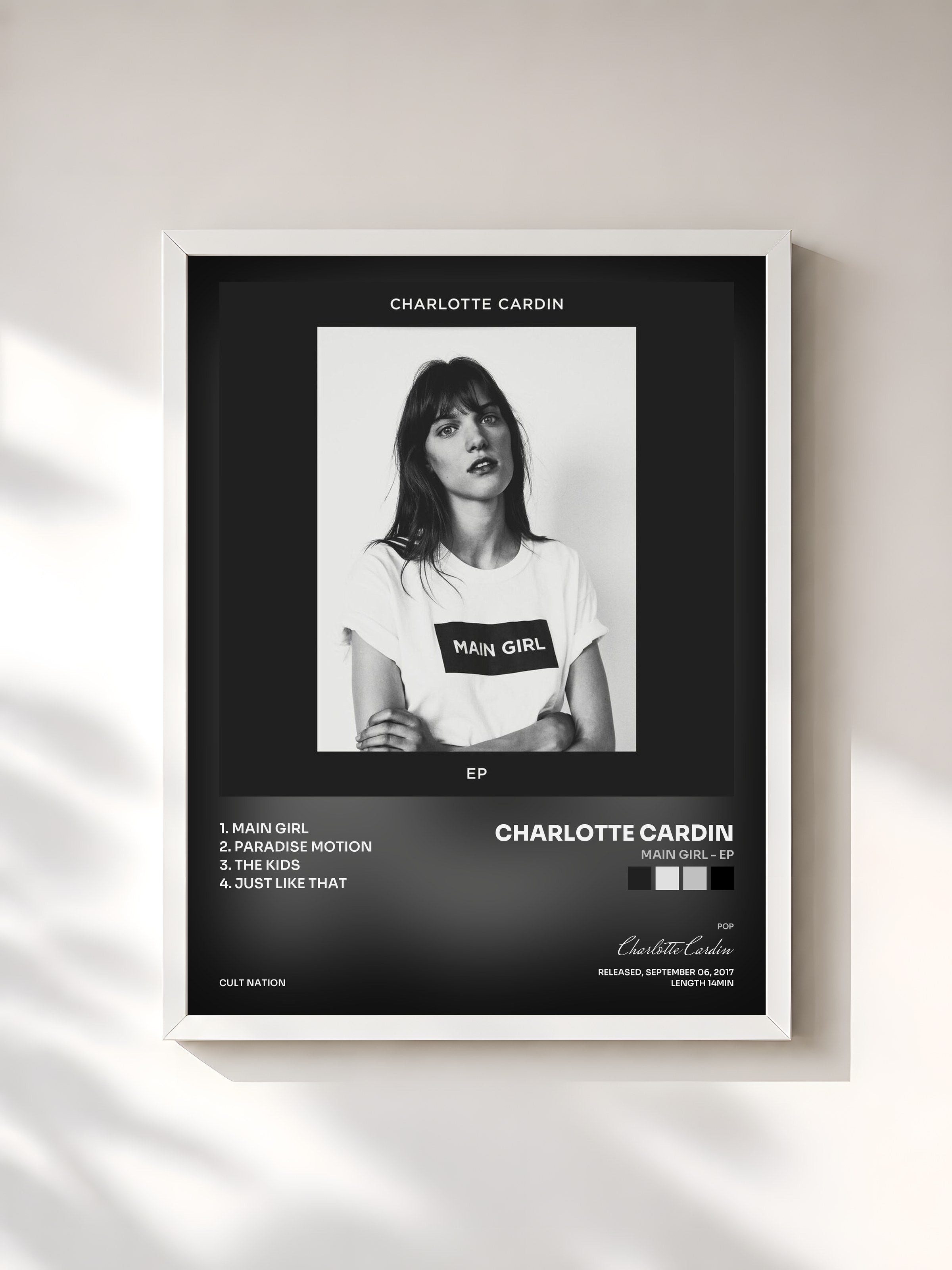 #blanc Tableau de l'album Main Girl - EP de Charlotte Cardin, cadre blanc, imprimé et encadré en France