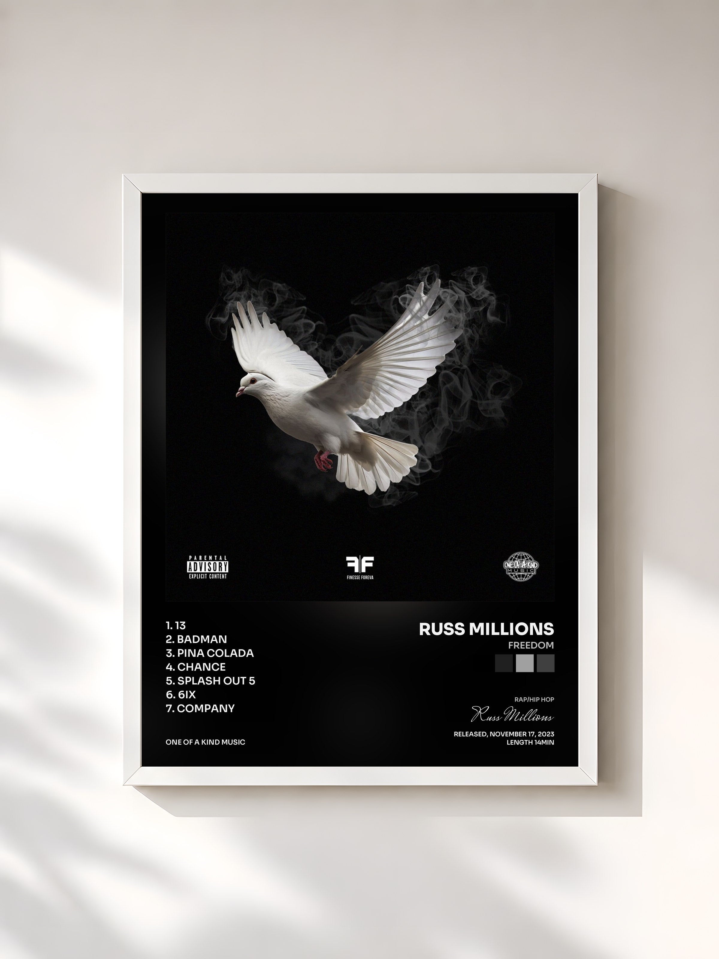 #blanc Tableau de l'album FREEDOM de Russ Millions, cadre blanc, imprimé et encadré en France