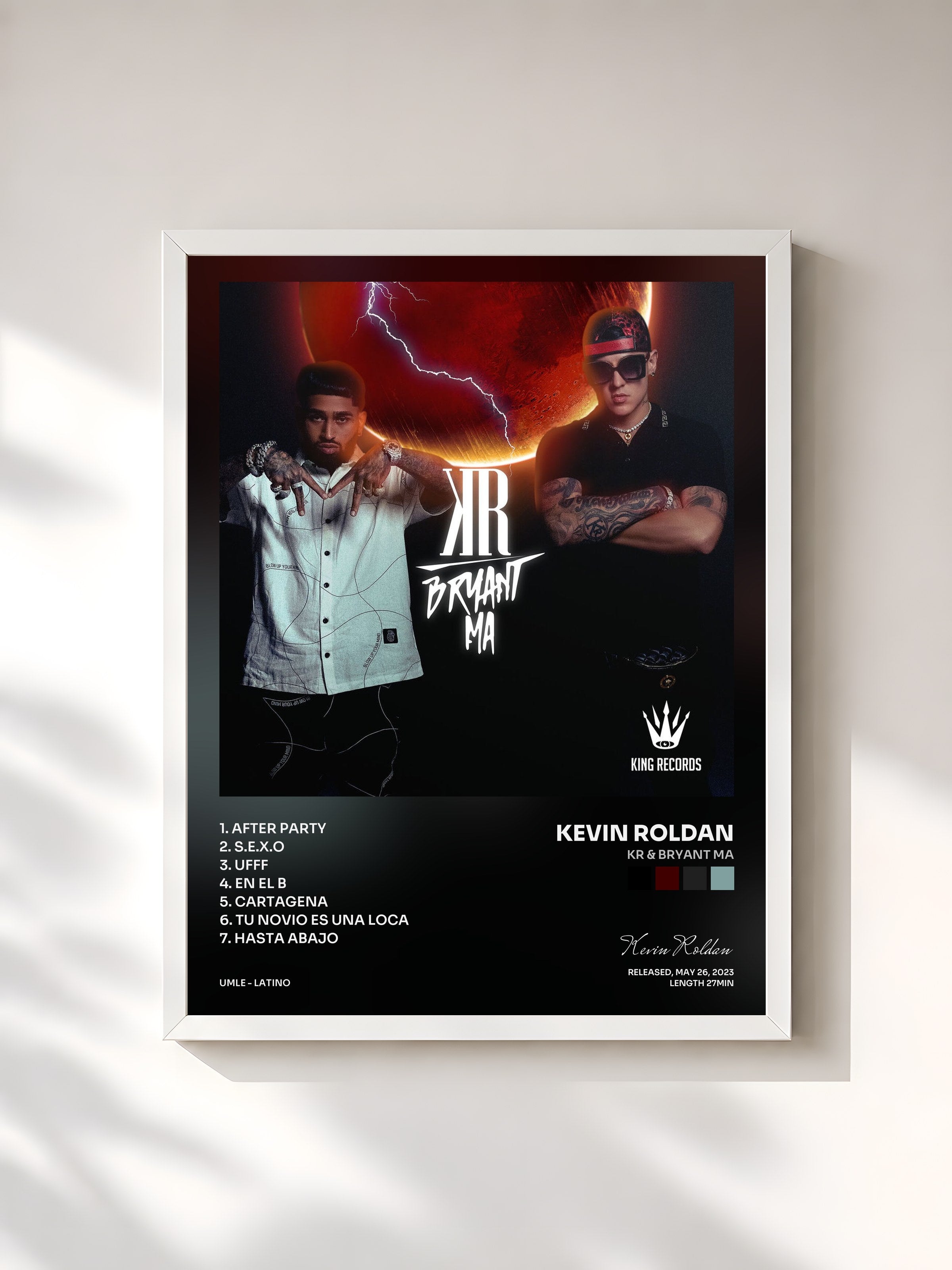 #blanc Tableau de l'album KR & BRYANT MA de Kevin Roldan, cadre blanc, imprimé et encadré en France