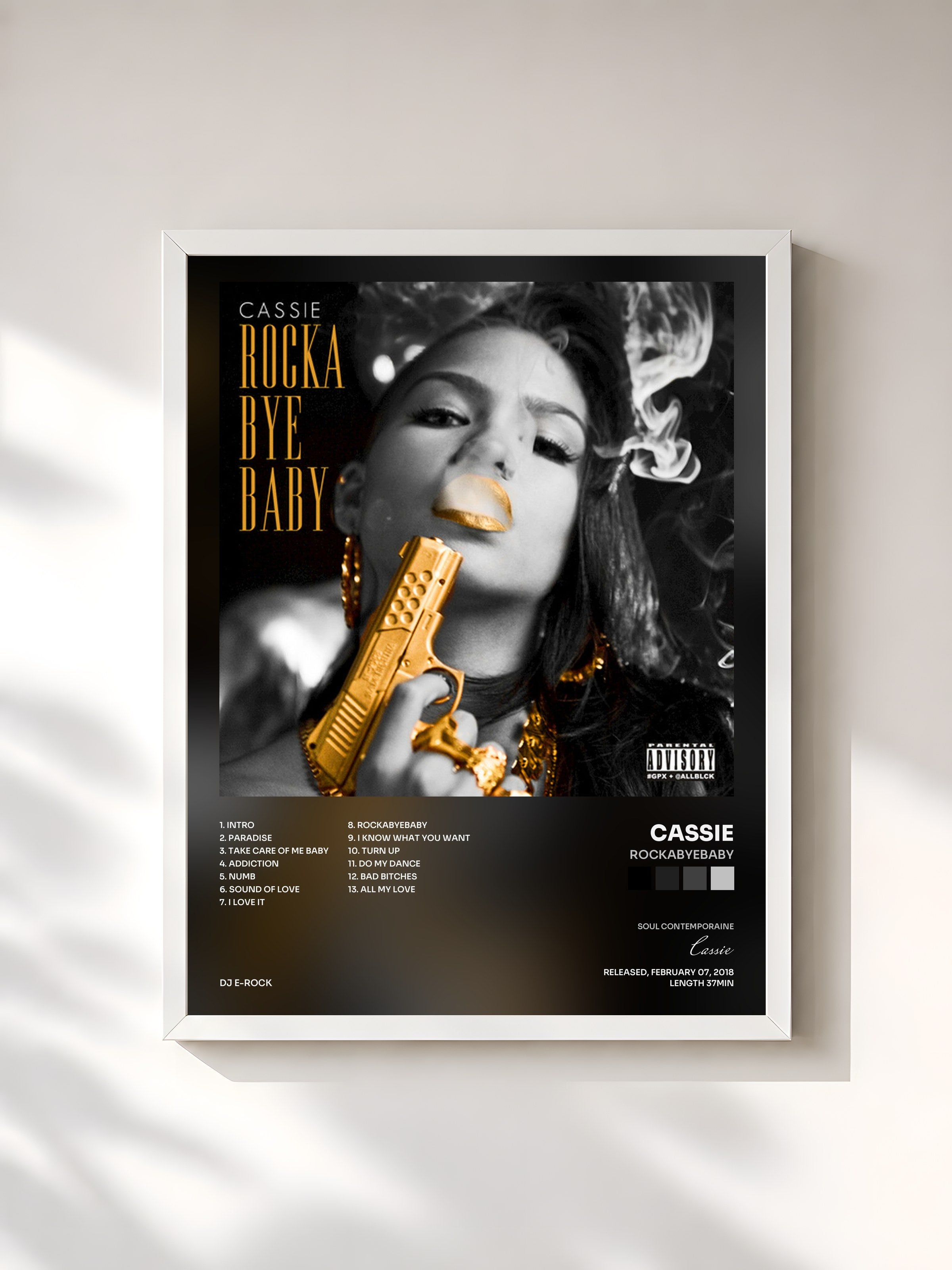 #blanc Tableau de l'album RockaByeBaby de Cassie, cadre blanc, imprimé et encadré en France