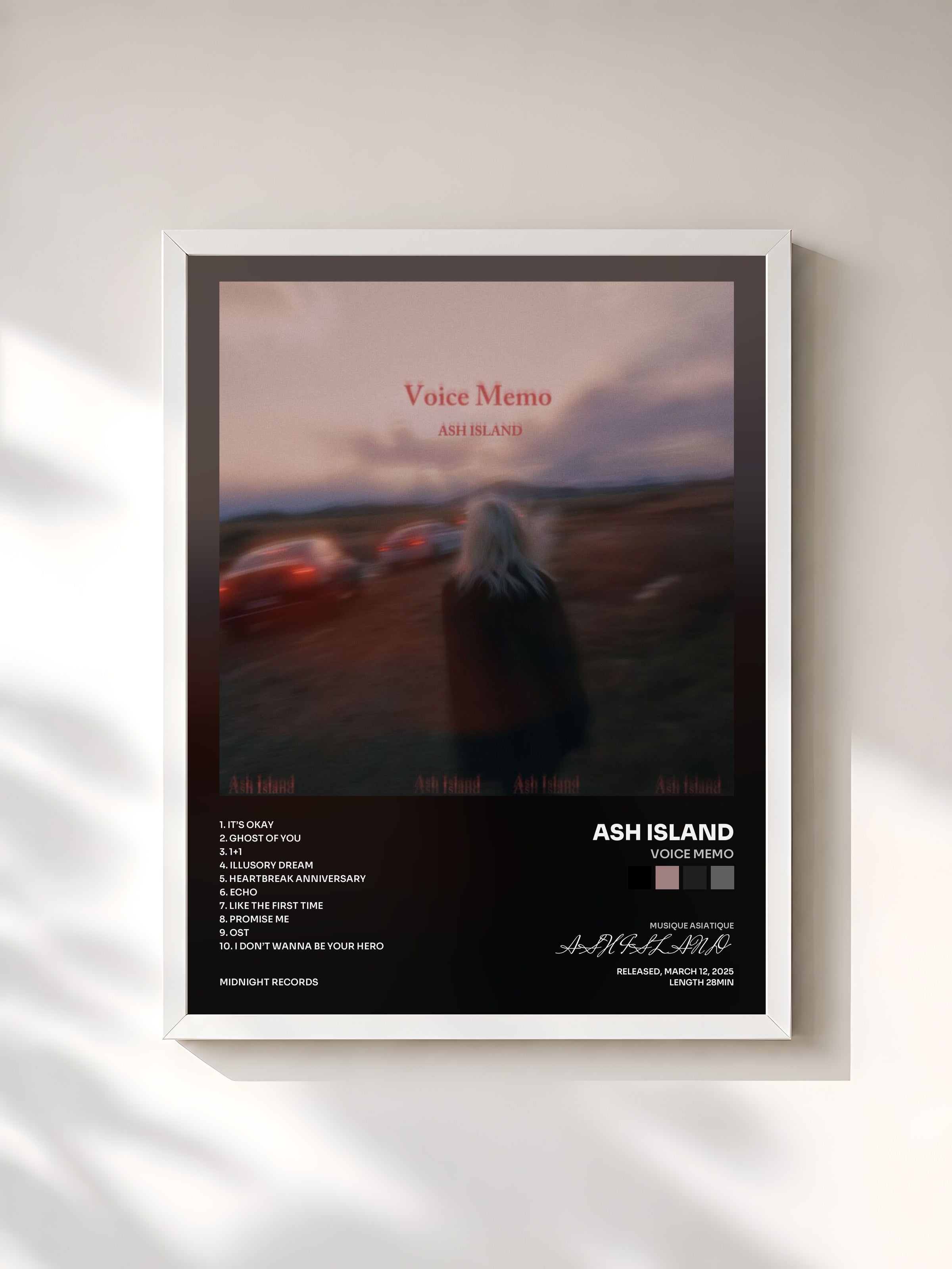 #blanc Tableau de l'album Voice Memo de ASH ISLAND, cadre blanc, imprimé et encadré en France