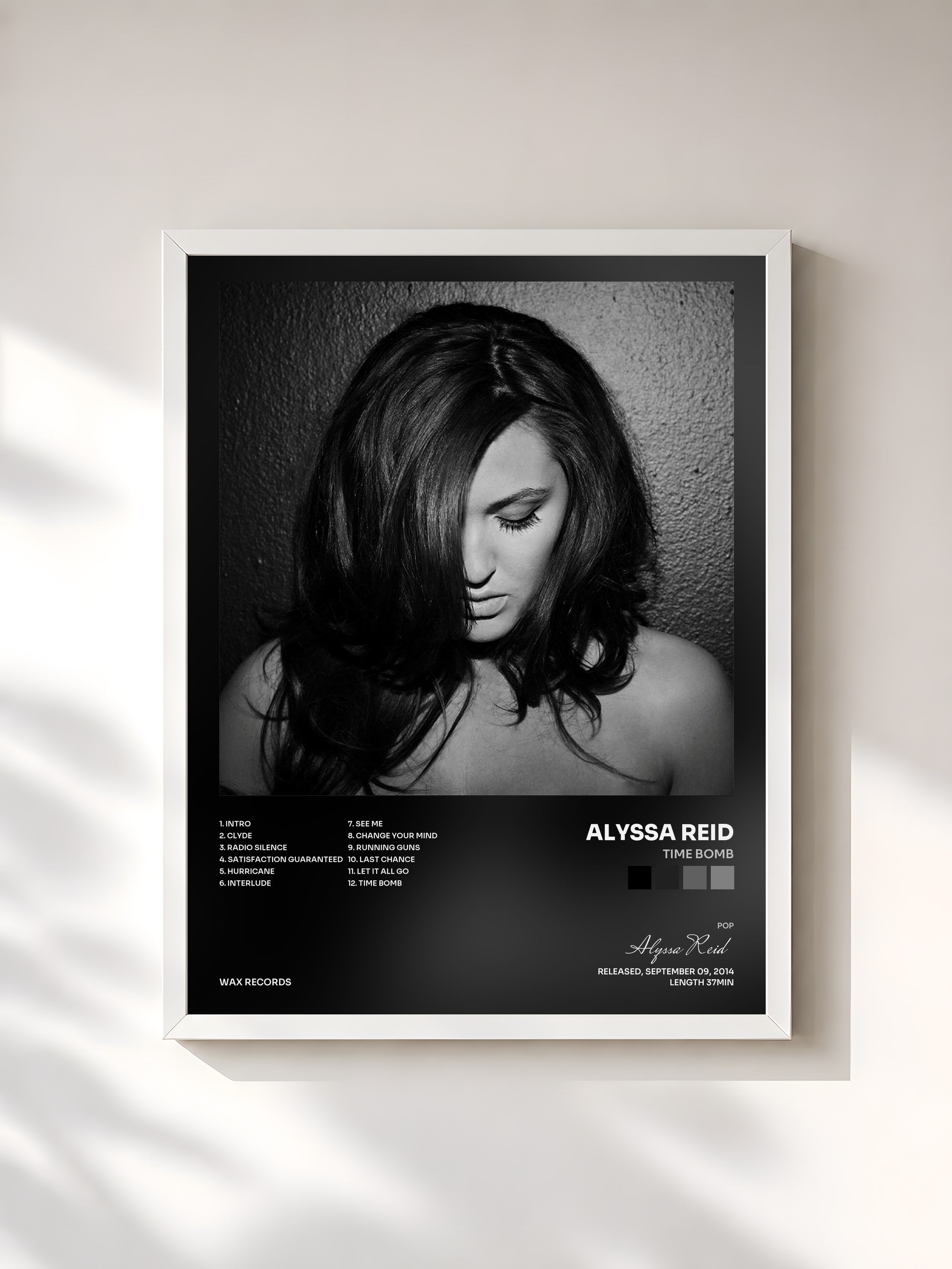 #blanc Tableau de l'album Time Bomb de Alyssa Reid, cadre blanc, imprimé et encadré en France