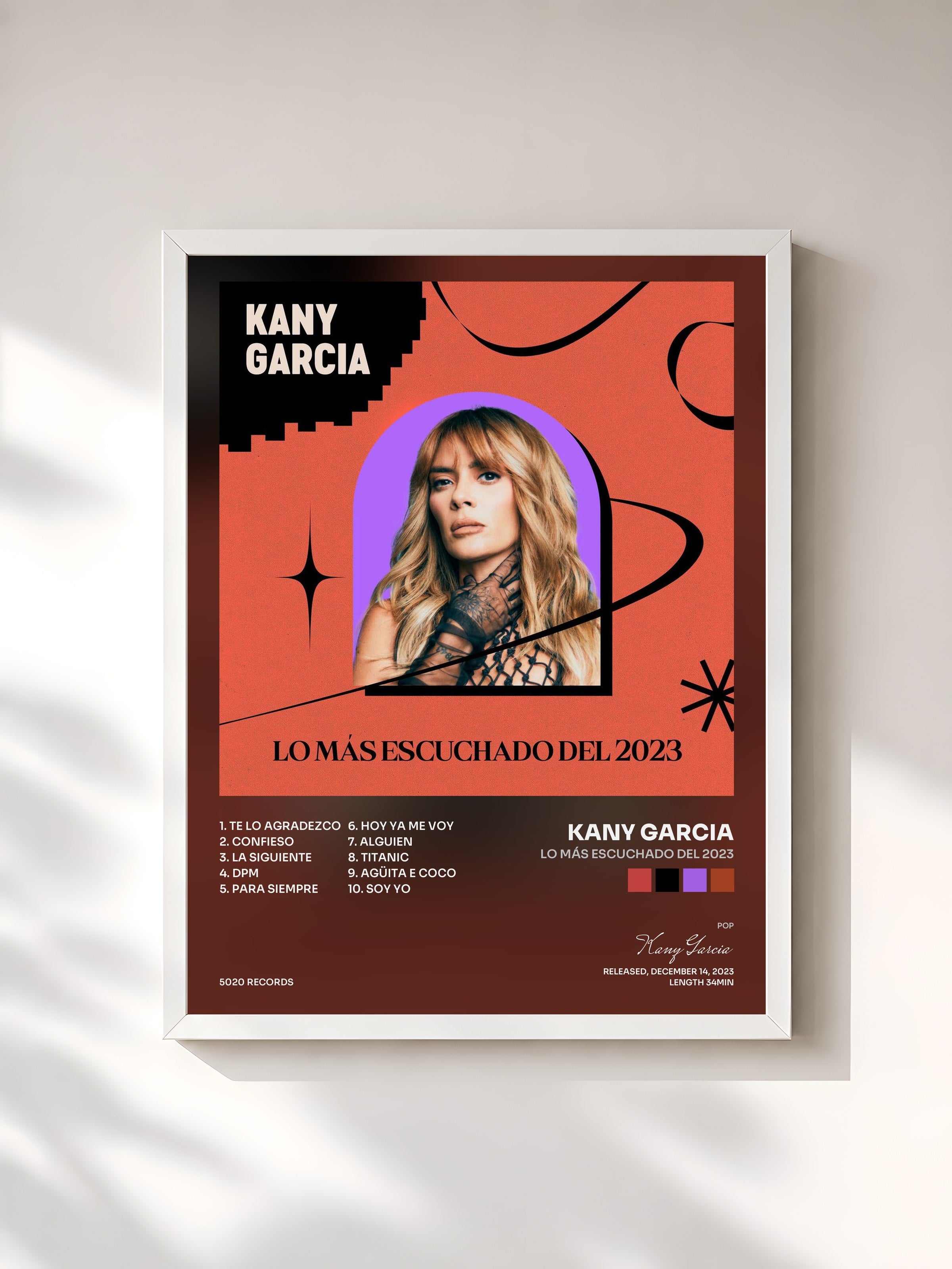 #blanc Tableau de l'album Lo Más Escuchado del 2023 de Kany Garcia, cadre blanc, imprimé et encadré en France