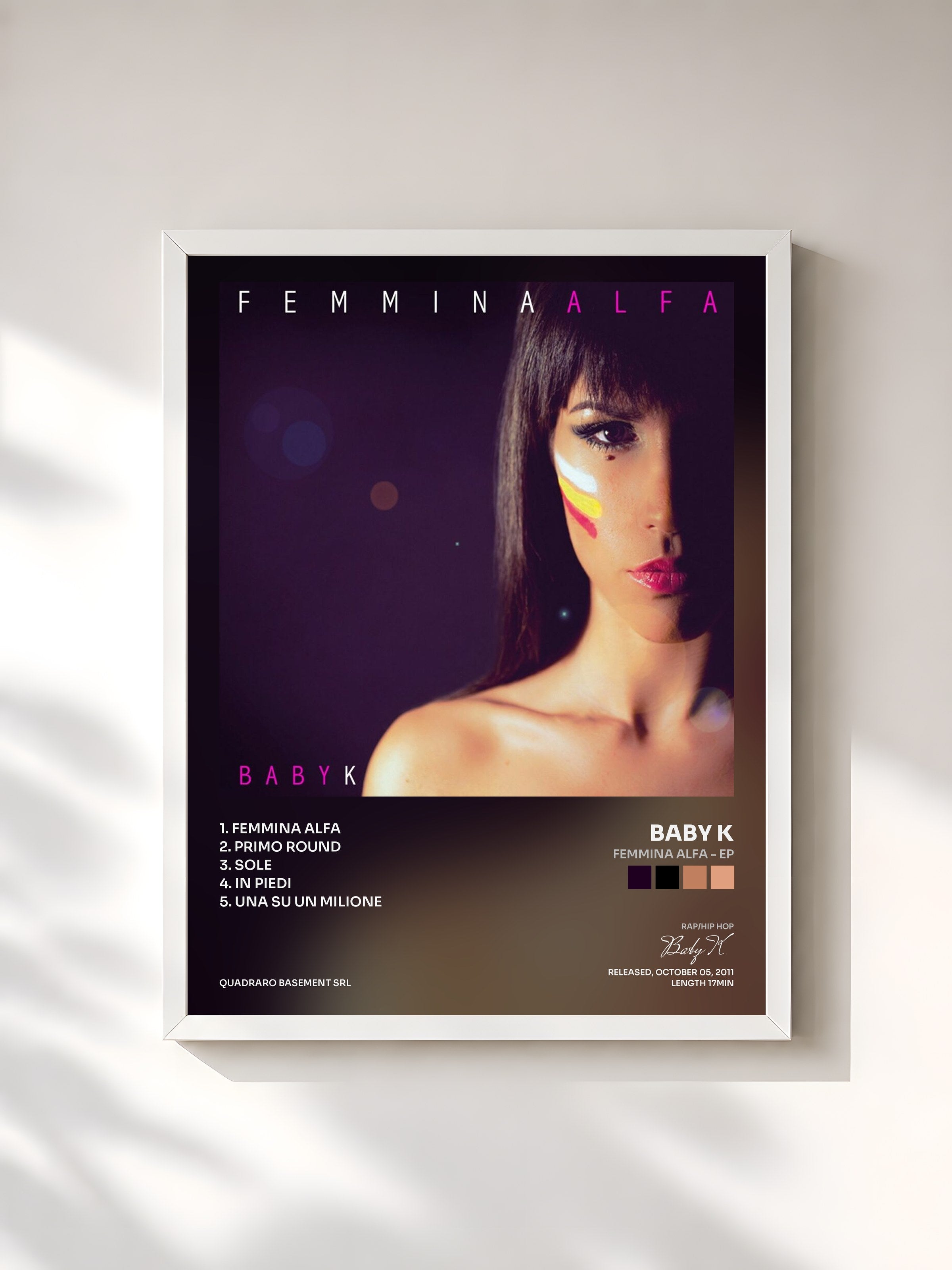 #blanc Tableau de l'album Femmina Alfa - EP de Baby K, cadre blanc, imprimé et encadré en France