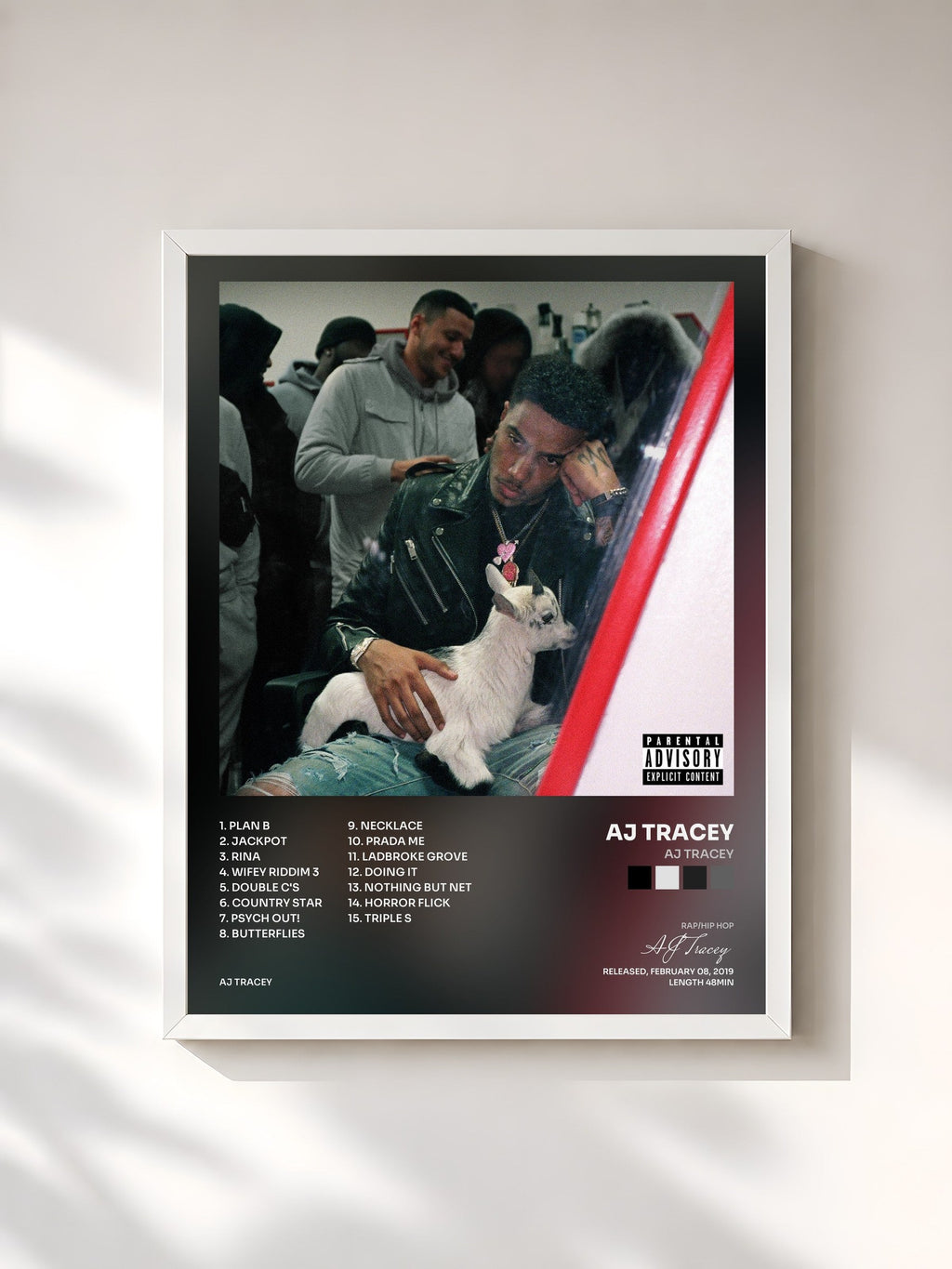 #blanc AJ Tracey de AJ Tracey en lámina enmarcada, marco blanco, impresa y enmarcada en Francia