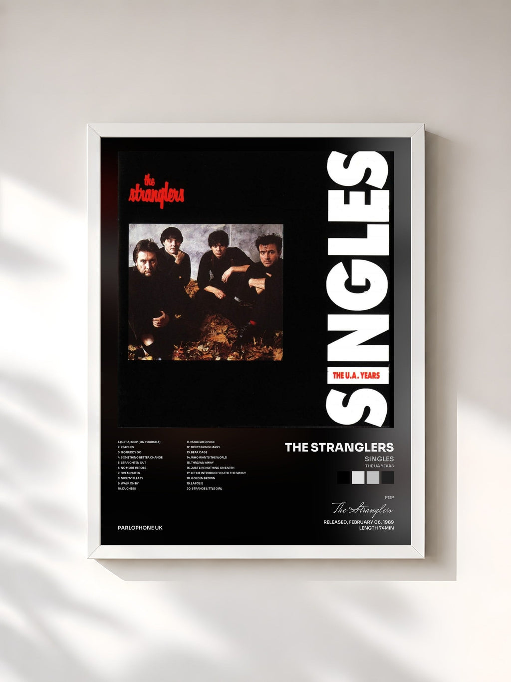 #blanc Singles (The UA Years) von The Stranglers als gerahmter Kunstdruck, weißer Rahmen, gedruckt und gerahmt in Frankreich