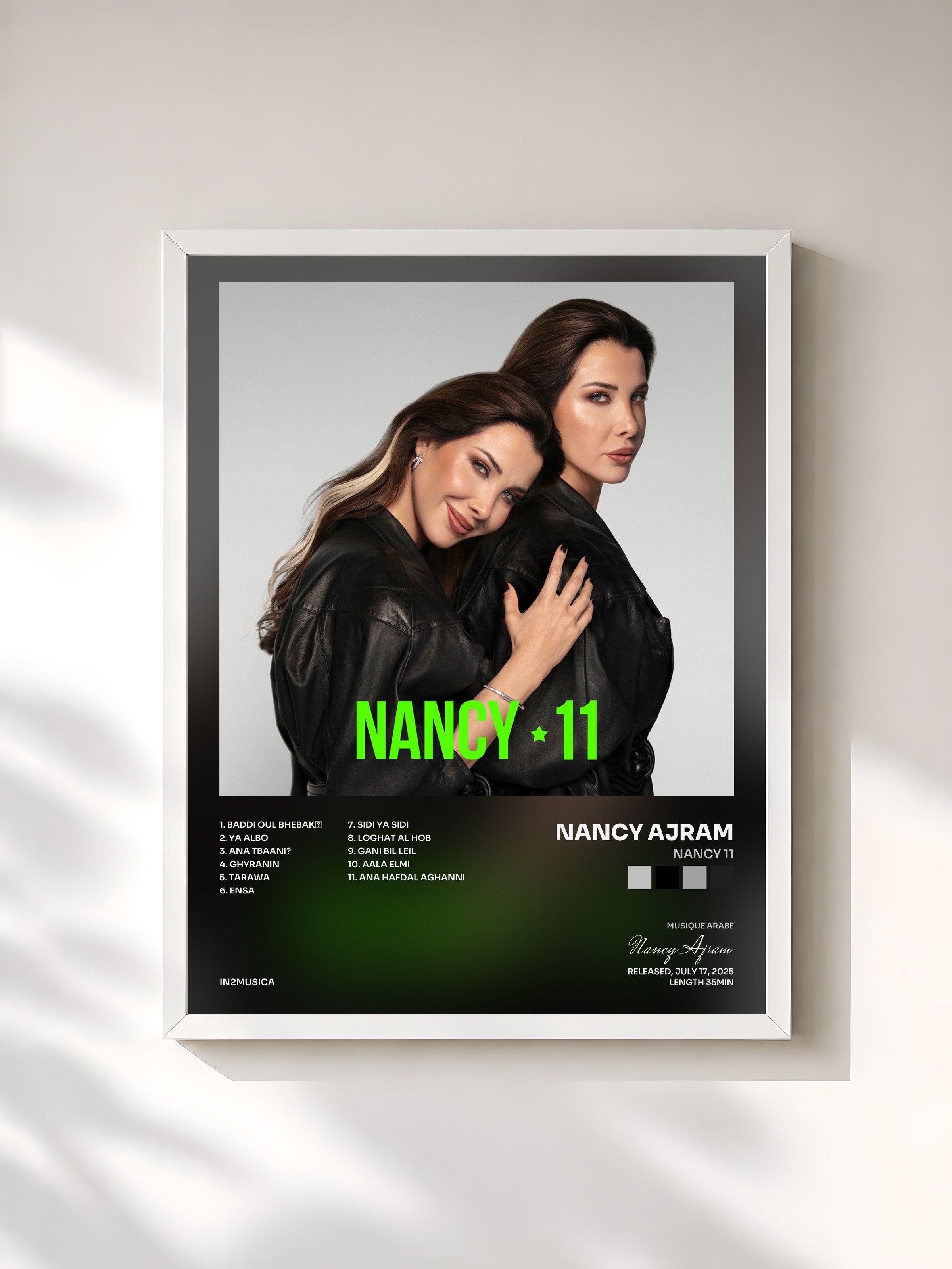 #blanc Tableau de l'album NANCY 11 de Nancy Ajram, cadre blanc, imprimé et encadré en France