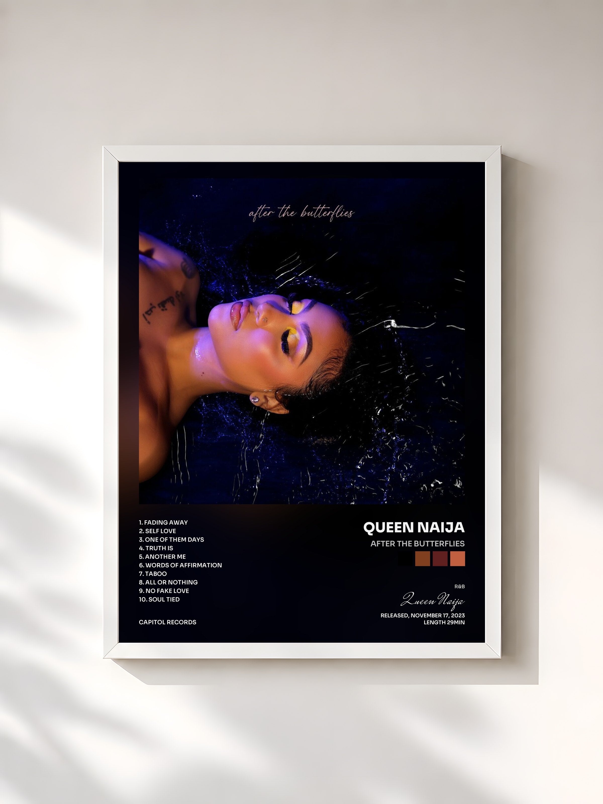 #blanc Tableau de l'album After the Butterflies de Queen Naija, cadre blanc, imprimé et encadré en France