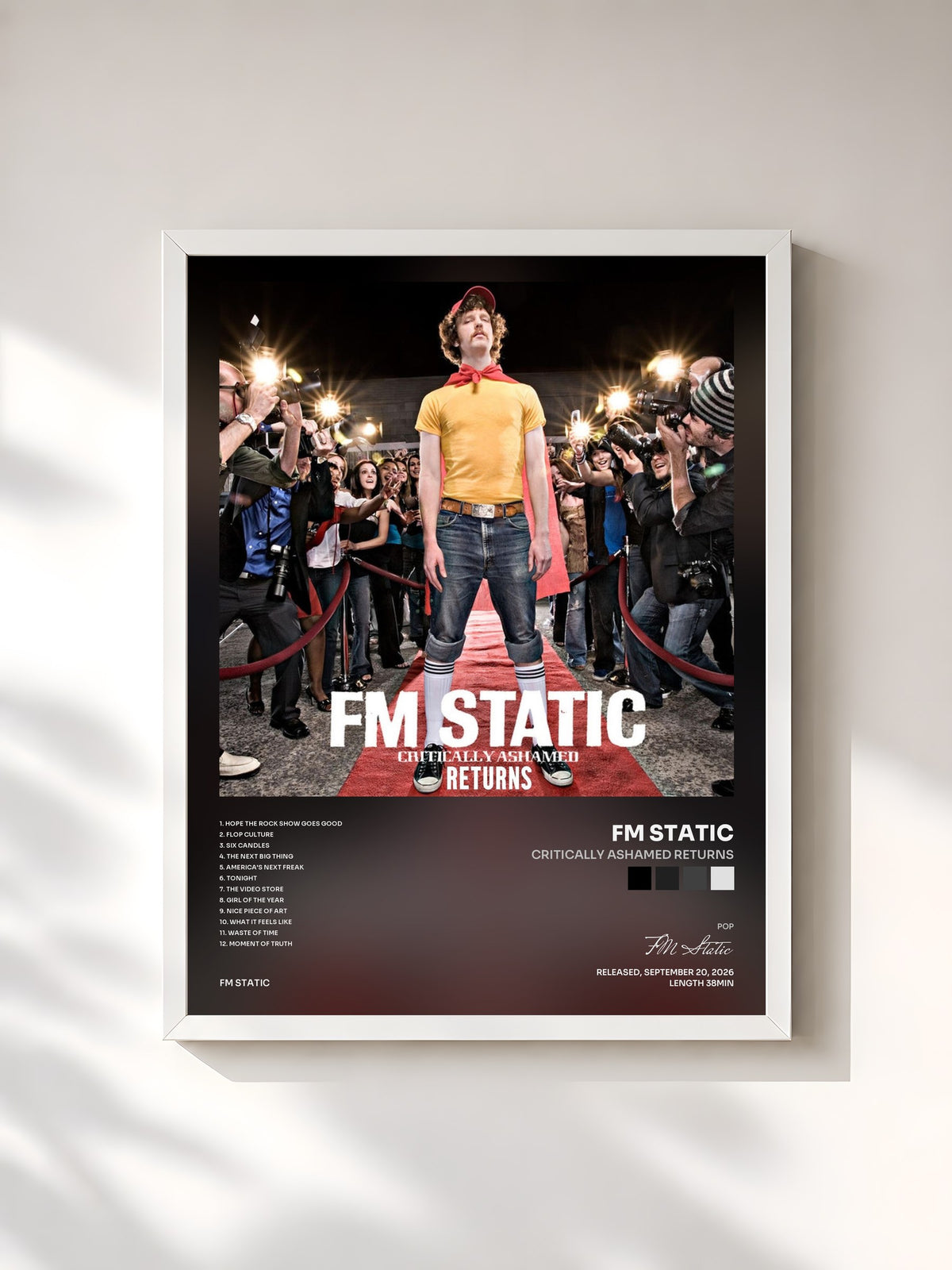#blanc Tableau de l'album Critically Ashamed Returns de FM Static, cadre blanc, imprimé et encadré en France