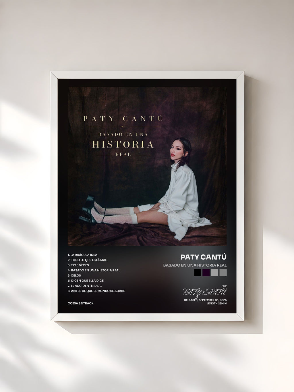 #blanc Tableau de l'album Basado En Una Historia Real de PATY CANTÚ, cadre blanc, imprimé et encadré en France