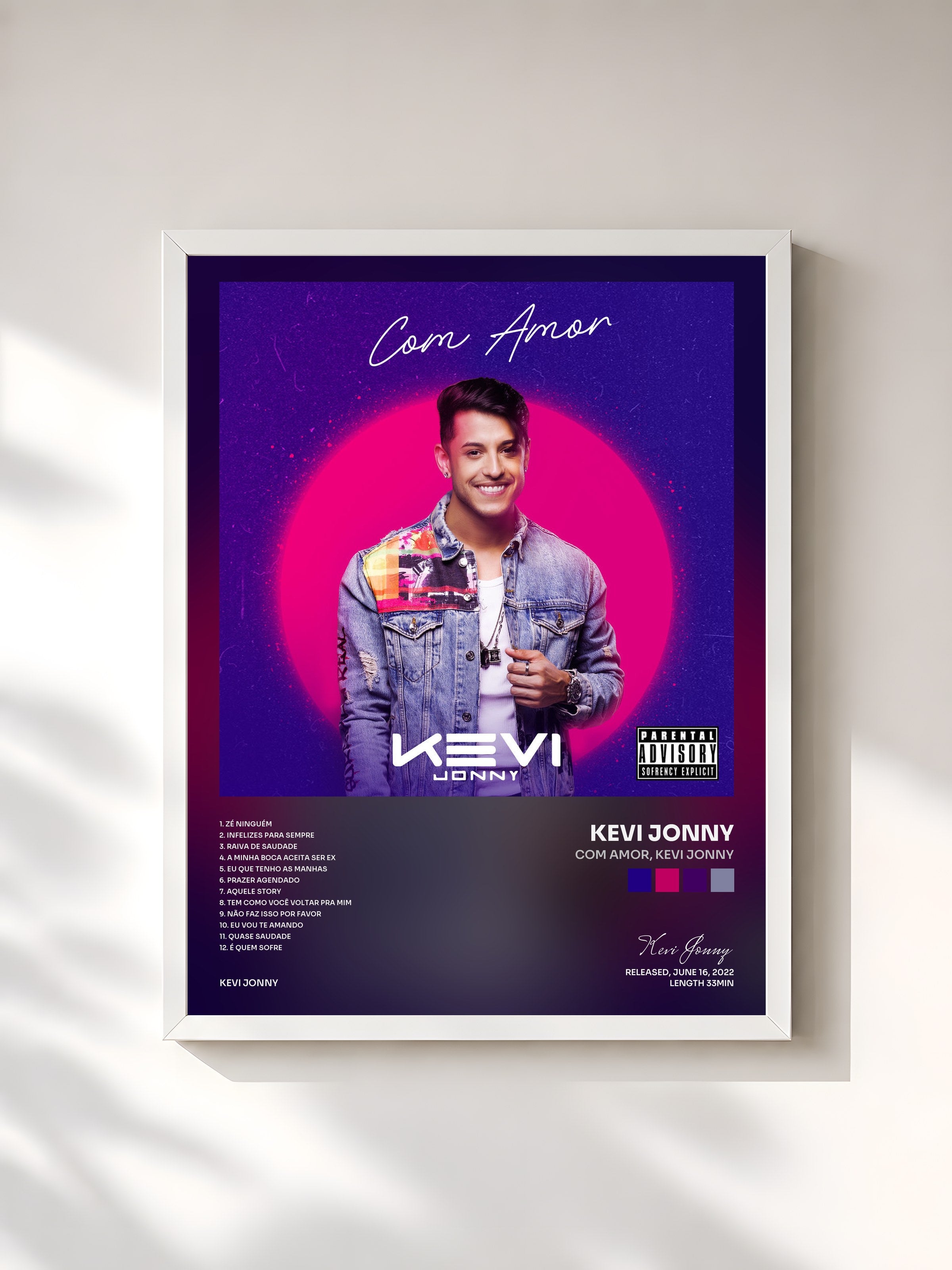 #blanc Tableau de l'album Com amor, Kevi Jonny de Kevi Jonny, cadre blanc, imprimé et encadré en France