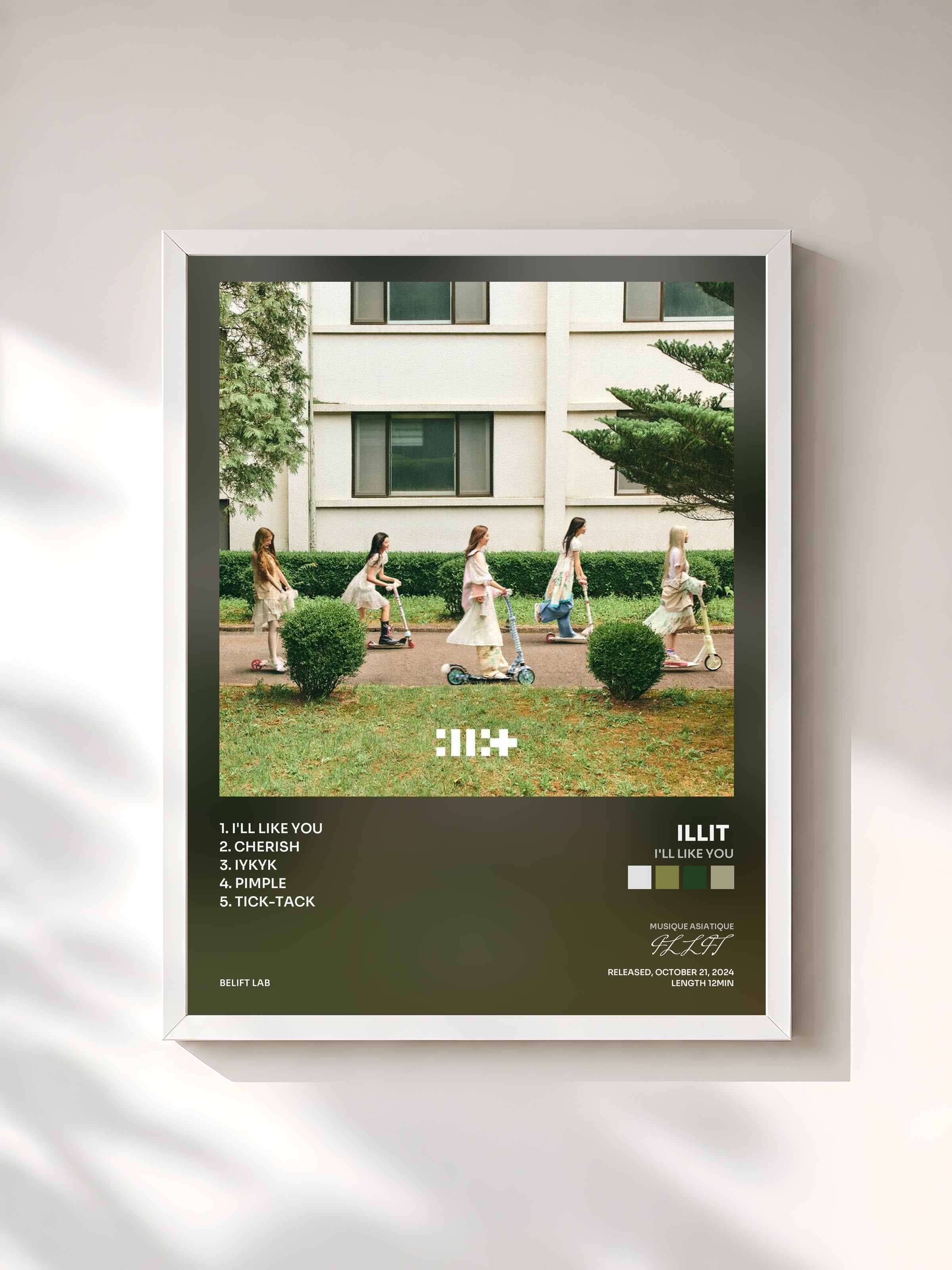 #blanc Tableau de l'album I'LL LIKE YOU de ILLIT , cadre blanc, imprimé et encadré en France