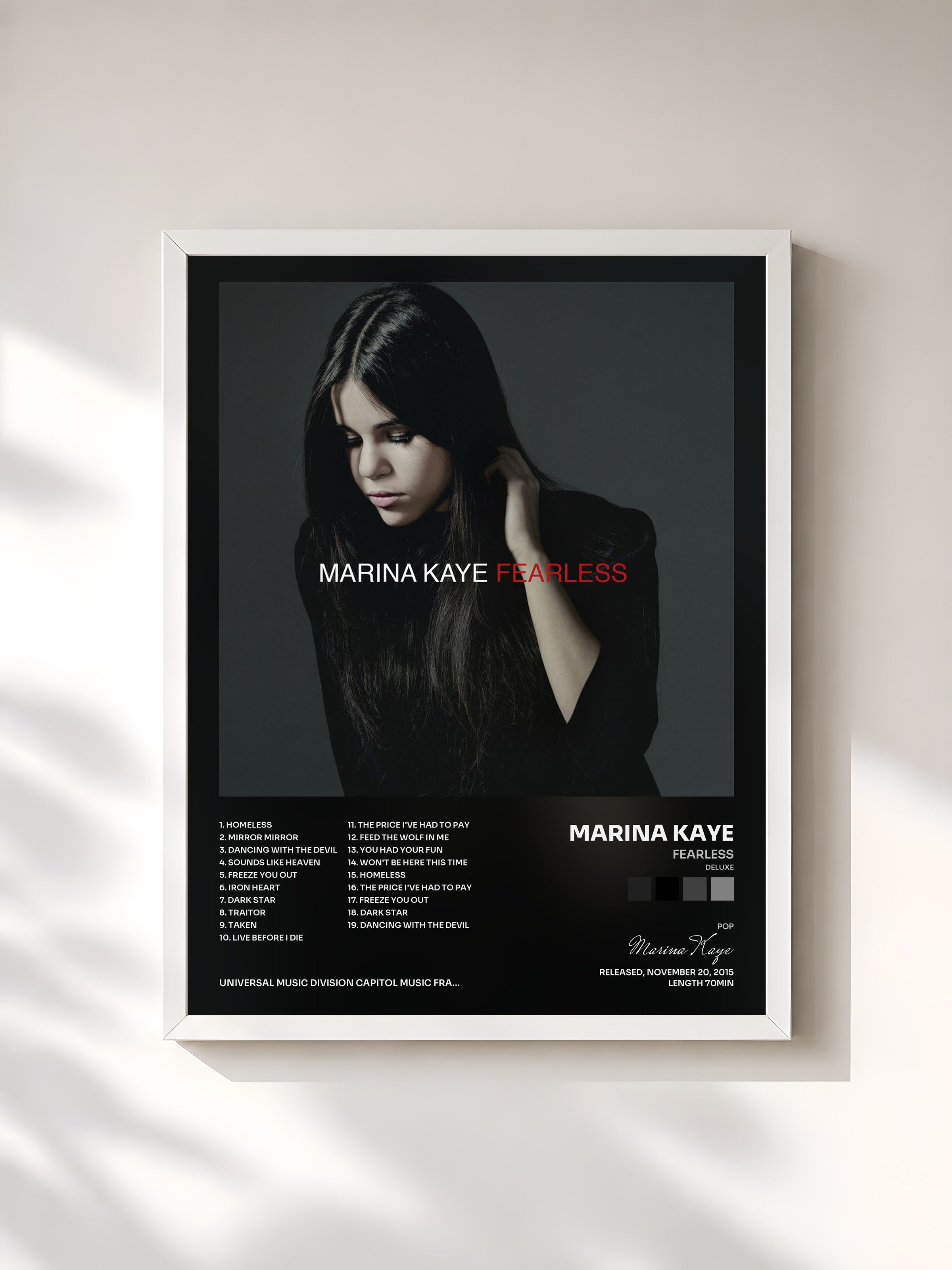 #blanc Tableau de l'album Fearless (Deluxe) de Marina Kaye, cadre blanc, imprimé et encadré en France