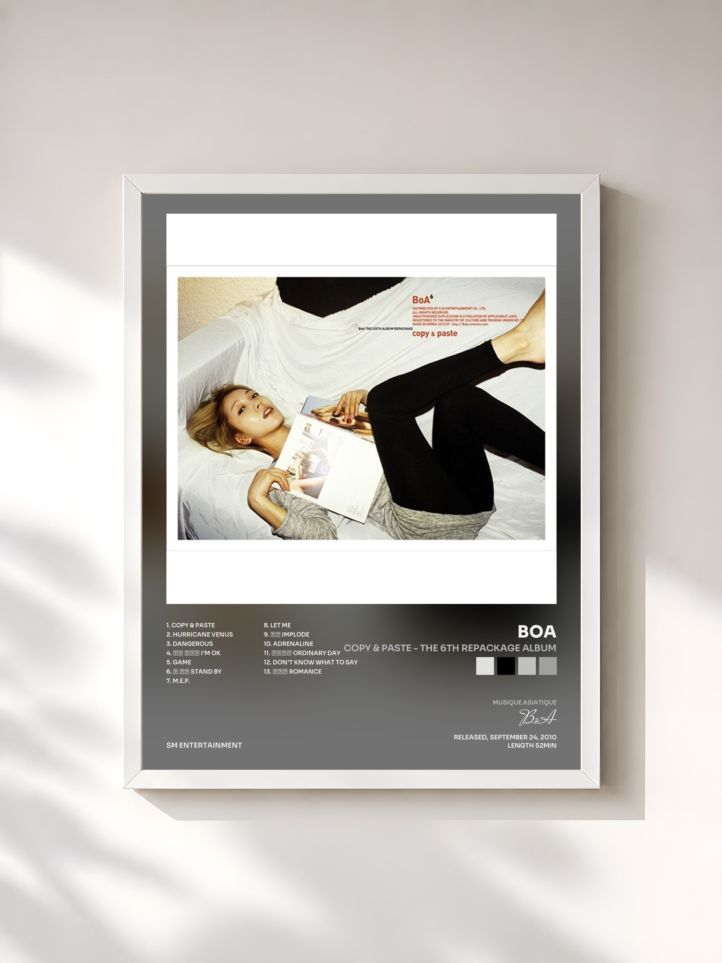 #blanc Tableau de l'album Copy & Paste - The 6th Repackage Album de BoA, cadre blanc, imprimé et encadré en France