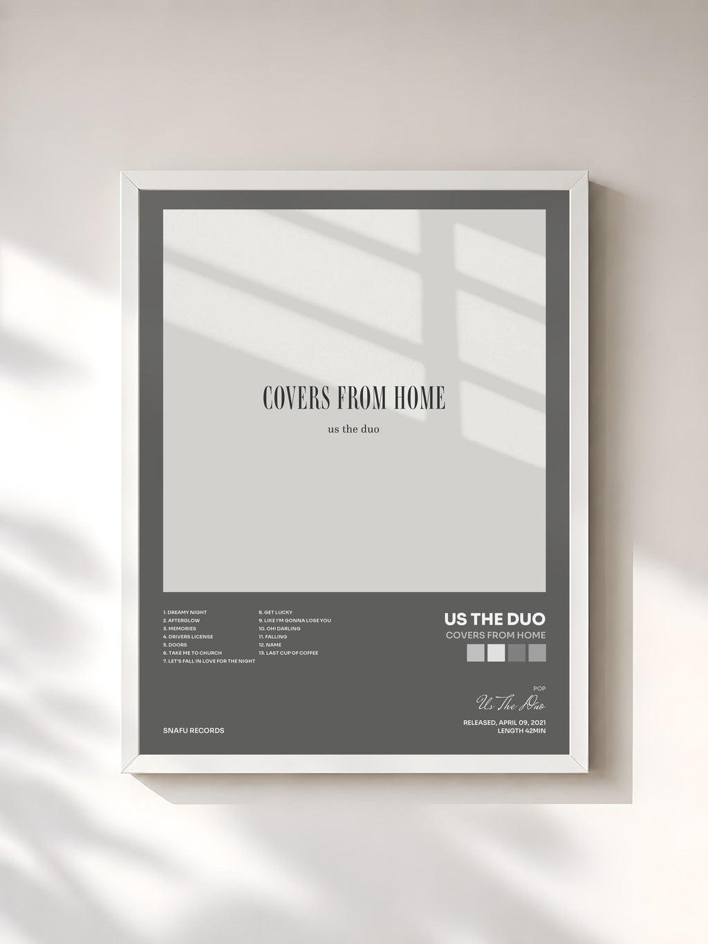 #blanc Covers from Home di Us The Duo in stampa incorniciata, cornice bianca, stampata e incorniciata in Francia