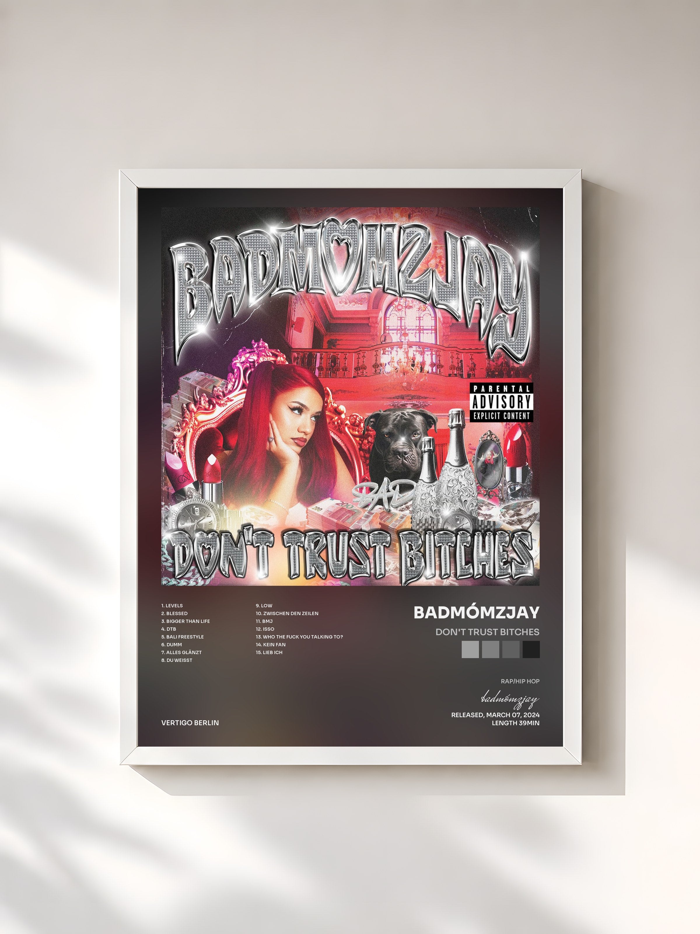 #blanc Tableau de l'album Don't Trust Bitches de badmómzjay, cadre blanc, imprimé et encadré en France