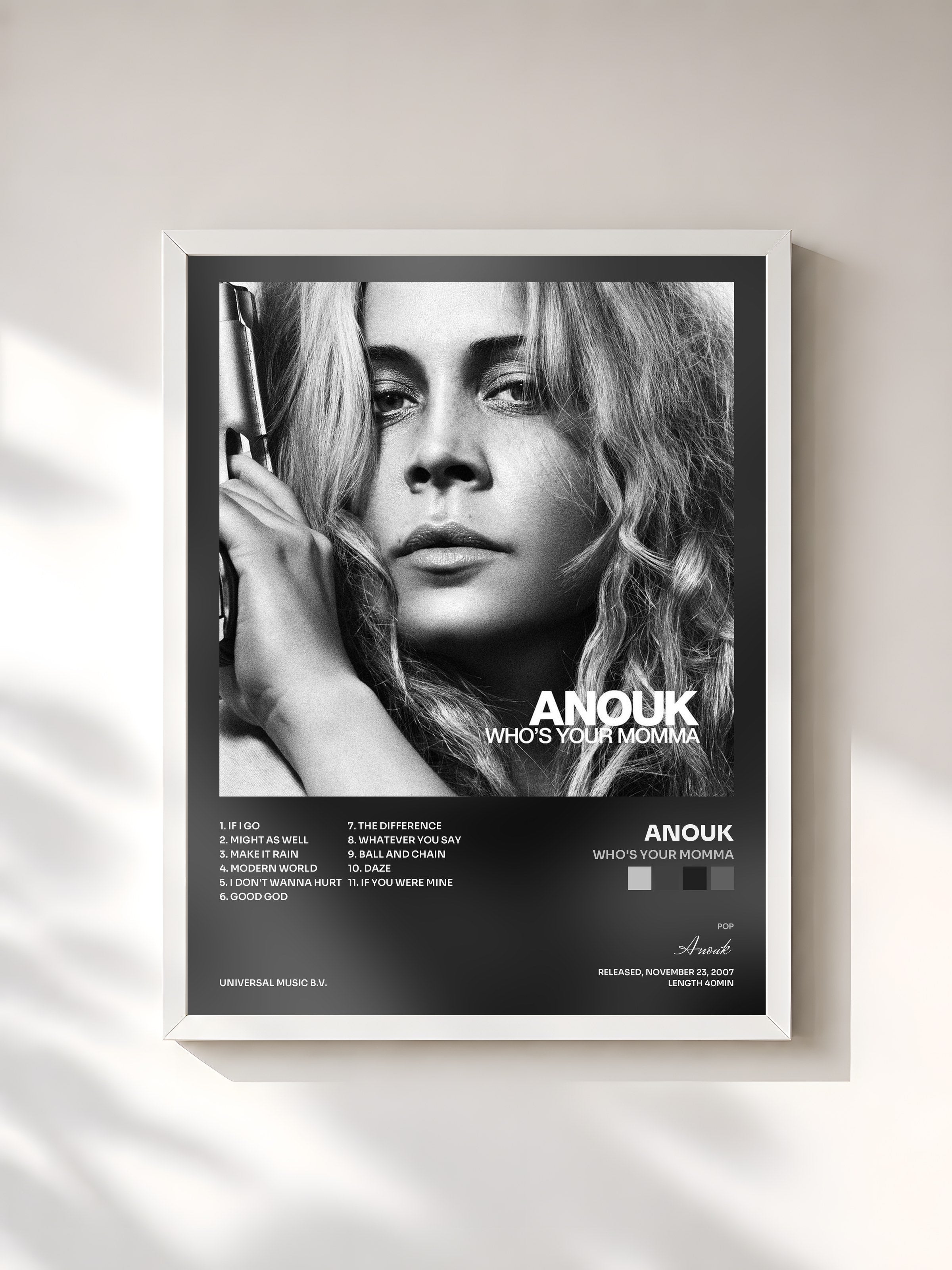 #blanc Tableau de l'album Who's Your Momma de Anouk, cadre blanc, imprimé et encadré en France