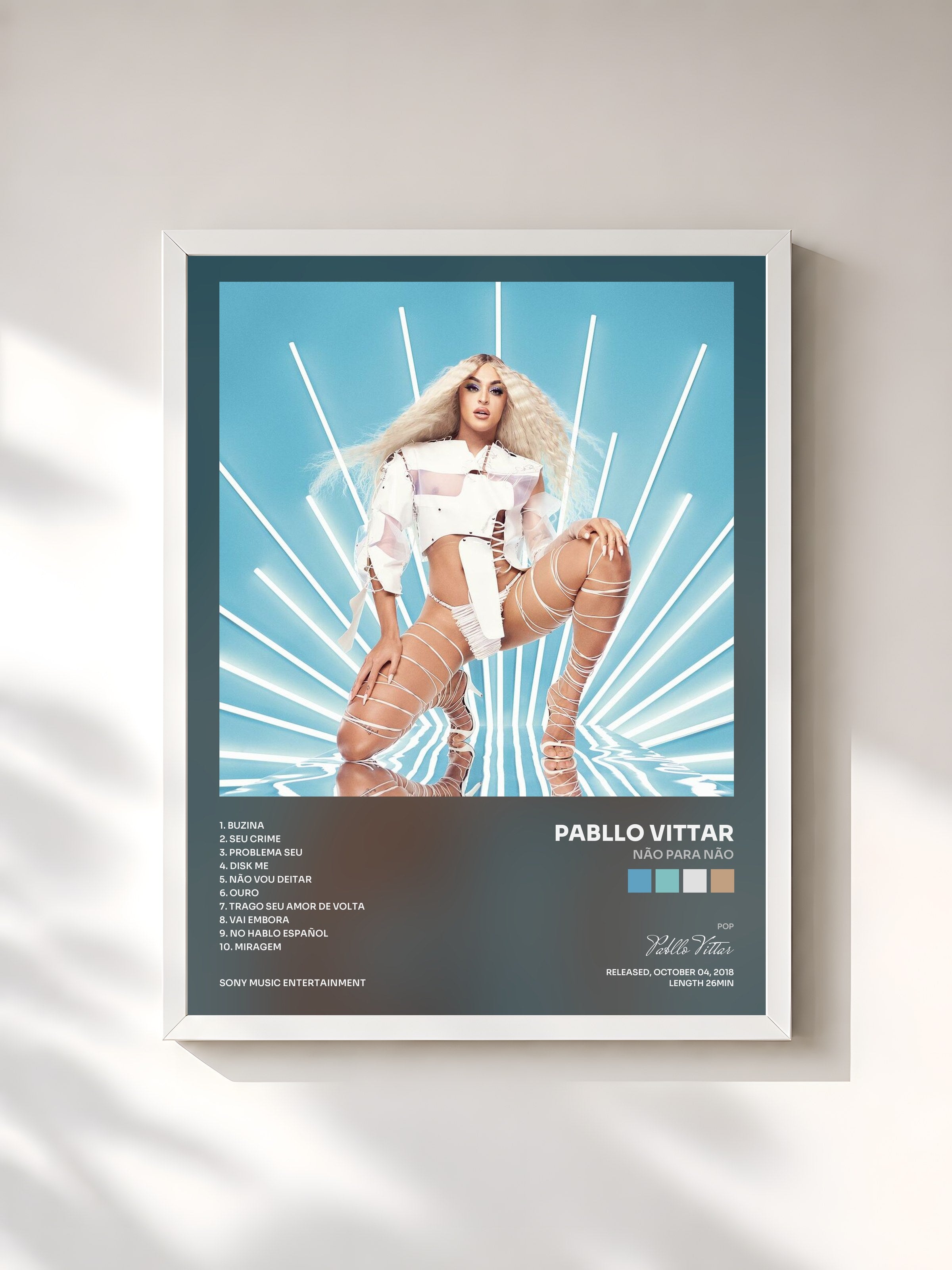 #blanc Tableau de l'album Não Para Não de Pabllo Vittar, cadre blanc, imprimé et encadré en France