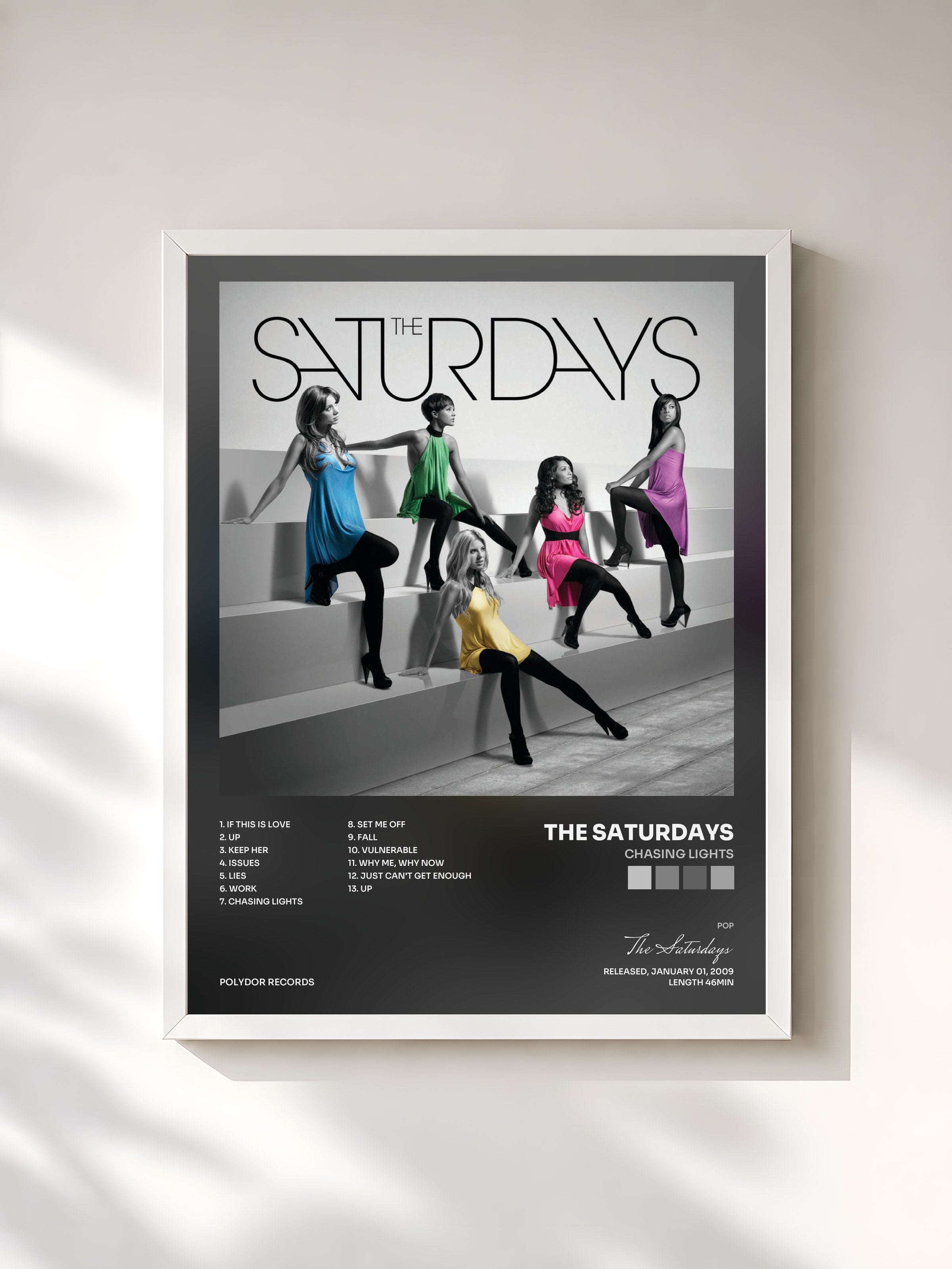 #blanc Tableau de l'album Chasing Lights de The Saturdays, cadre blanc, imprimé et encadré en France