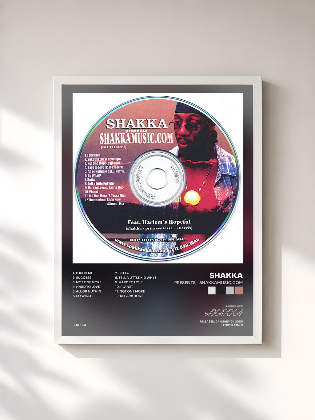 #blanc Tableau de l'album presents - SHAKKAMUSIC.COM de SHAKKA, cadre blanc, imprimé et encadré en France