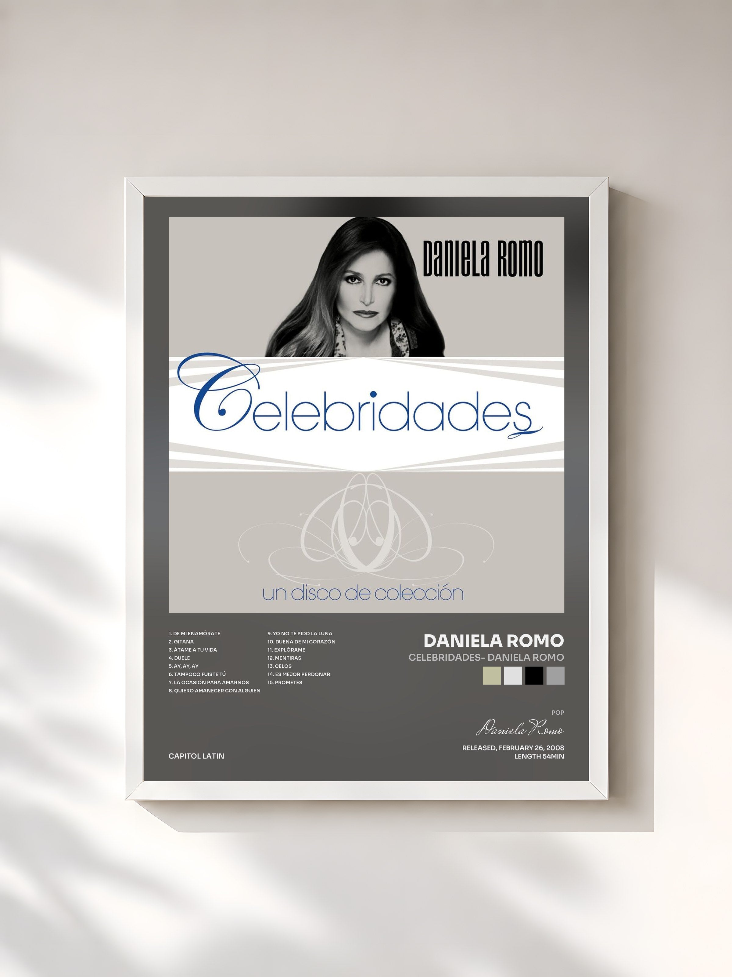 #blanc Tableau de l'album Celebridades- Daniela Romo de Daniela Romo, cadre blanc, imprimé et encadré en France