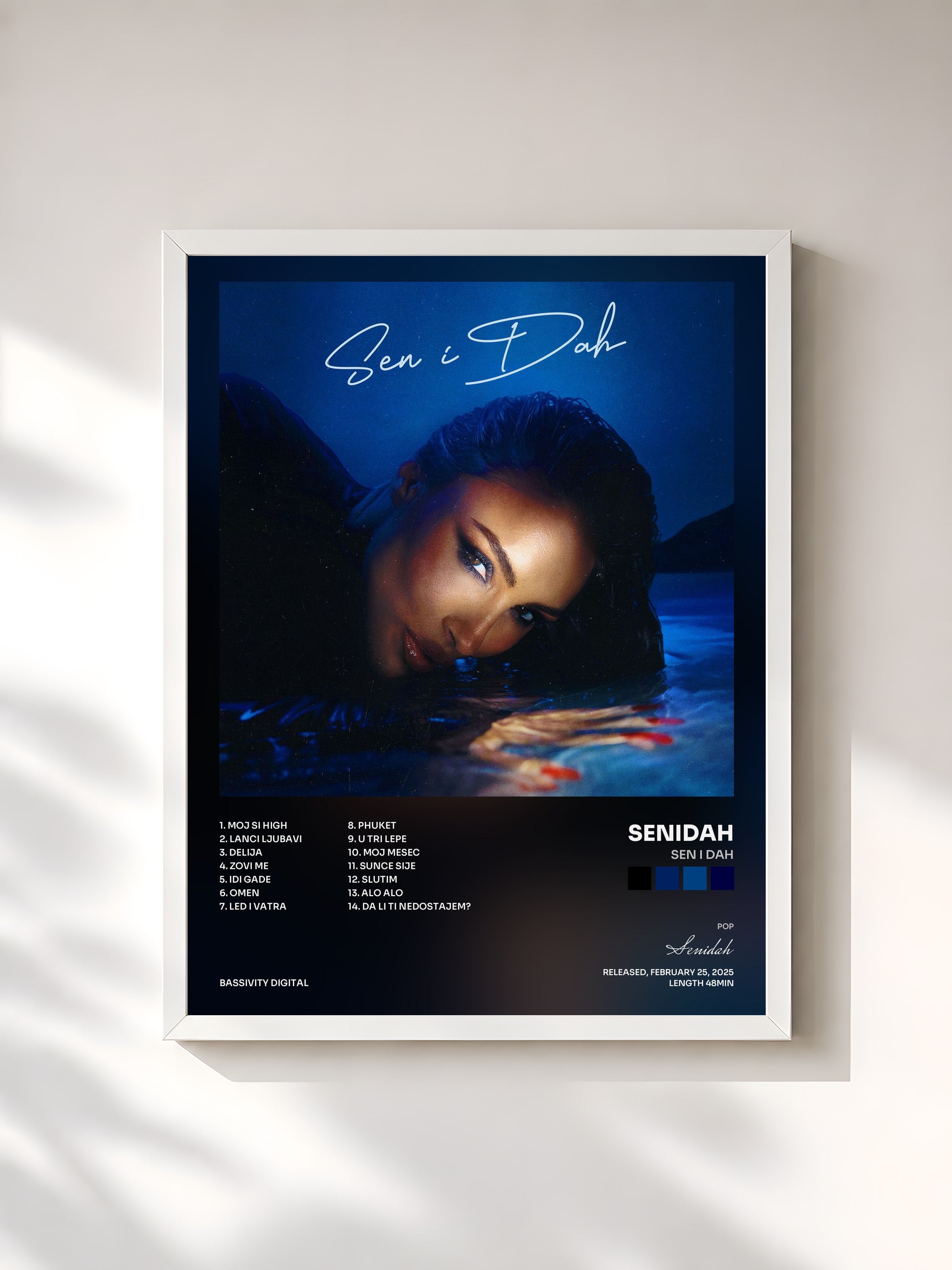 #blanc Tableau de l'album Sen i Dah de Senidah, cadre blanc, imprimé et encadré en France