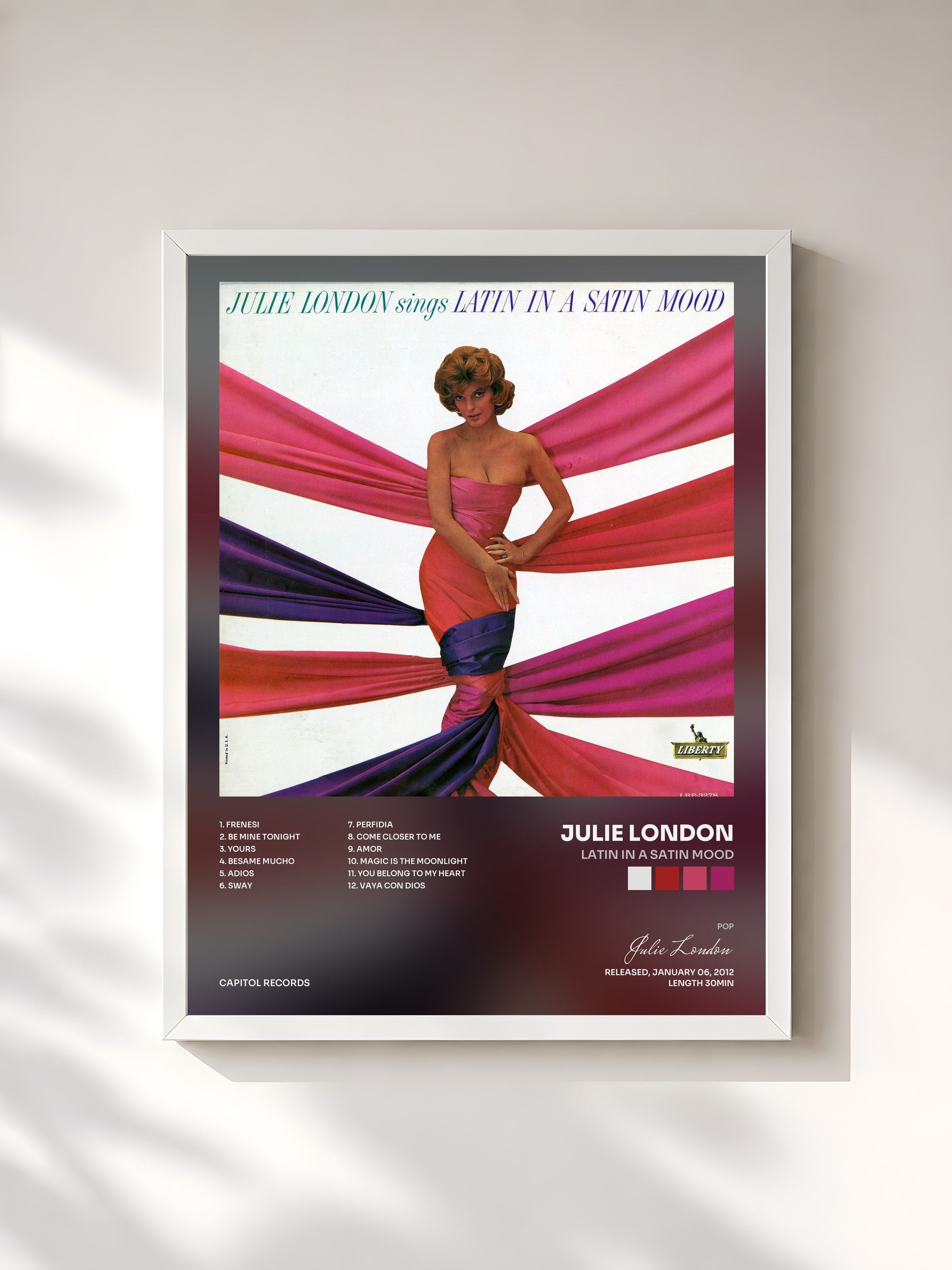 #blanc Tableau de l'album Latin In A Satin Mood de Julie London, cadre blanc, imprimé et encadré en France