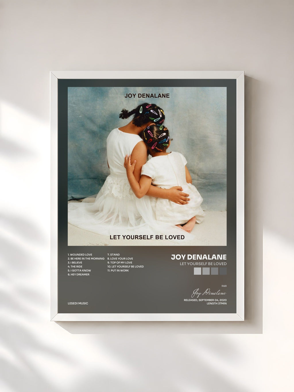 #blanc Let Yourself Be Loved di Joy Denalane in stampa incorniciata, cornice bianca, stampata e incorniciata in Francia