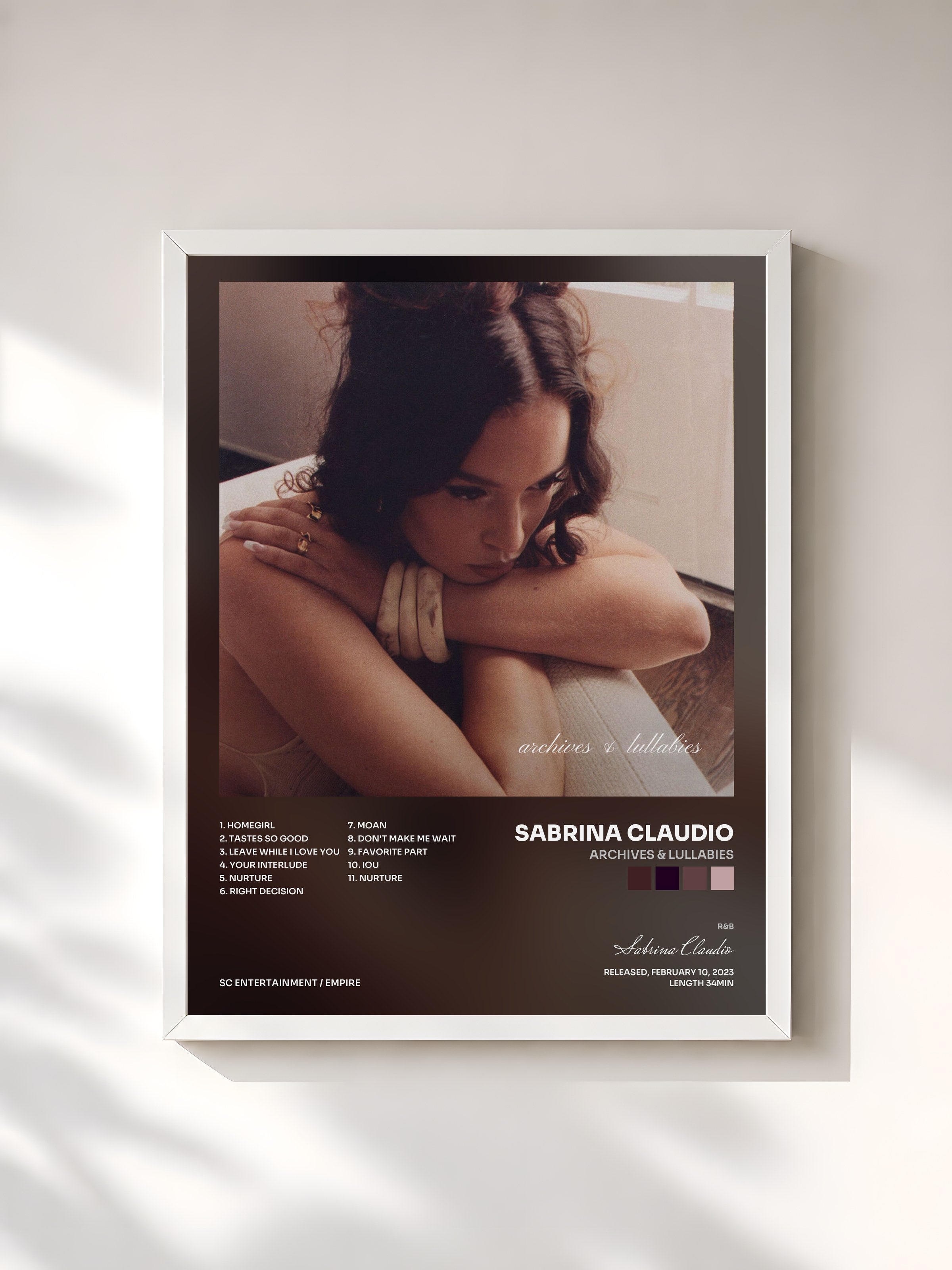 #blanc Tableau de l'album Archives & Lullabies de Sabrina Claudio, cadre blanc, imprimé et encadré en France