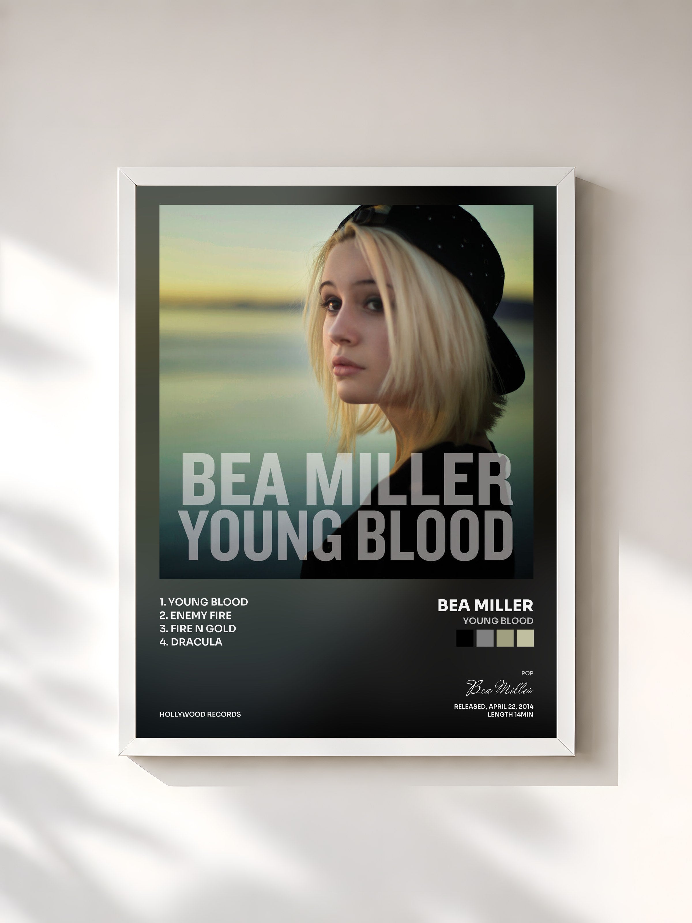 #blanc Tableau de l'album Young Blood de Bea Miller, cadre blanc, imprimé et encadré en France