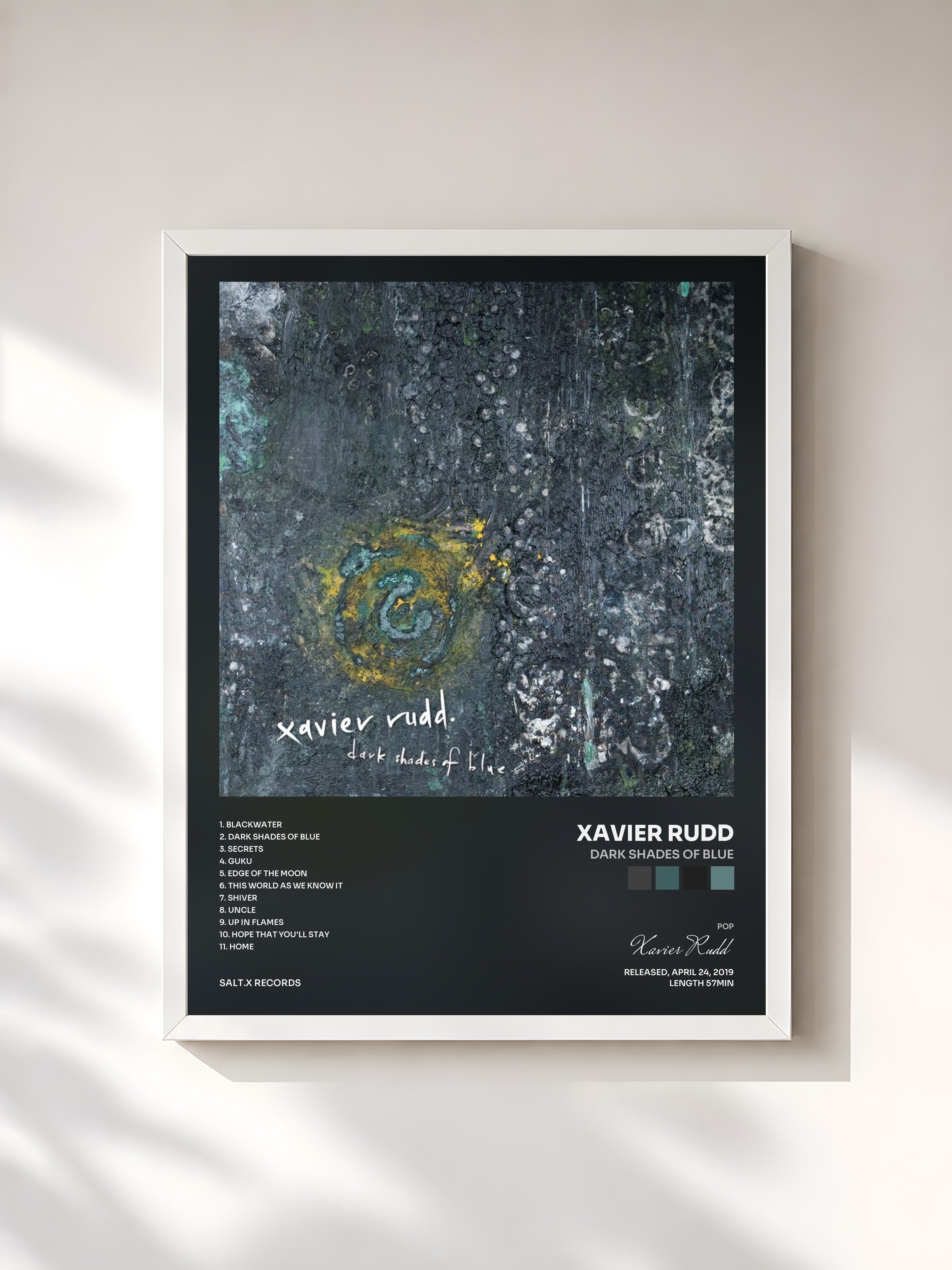 #blanc Tableau de l'album Dark Shades Of Blue de Xavier Rudd, cadre blanc, imprimé et encadré en France