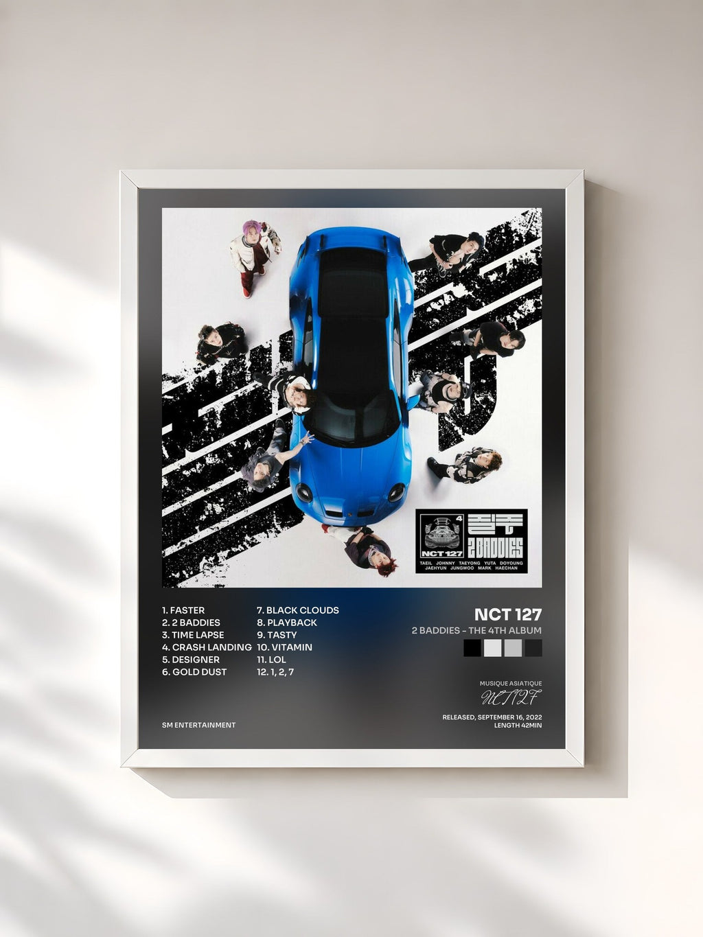 #blanc 2 Baddies - The 4th Album von NCT 127 als gerahmter Kunstdruck, weißer Rahmen, gedruckt und gerahmt in Frankreich