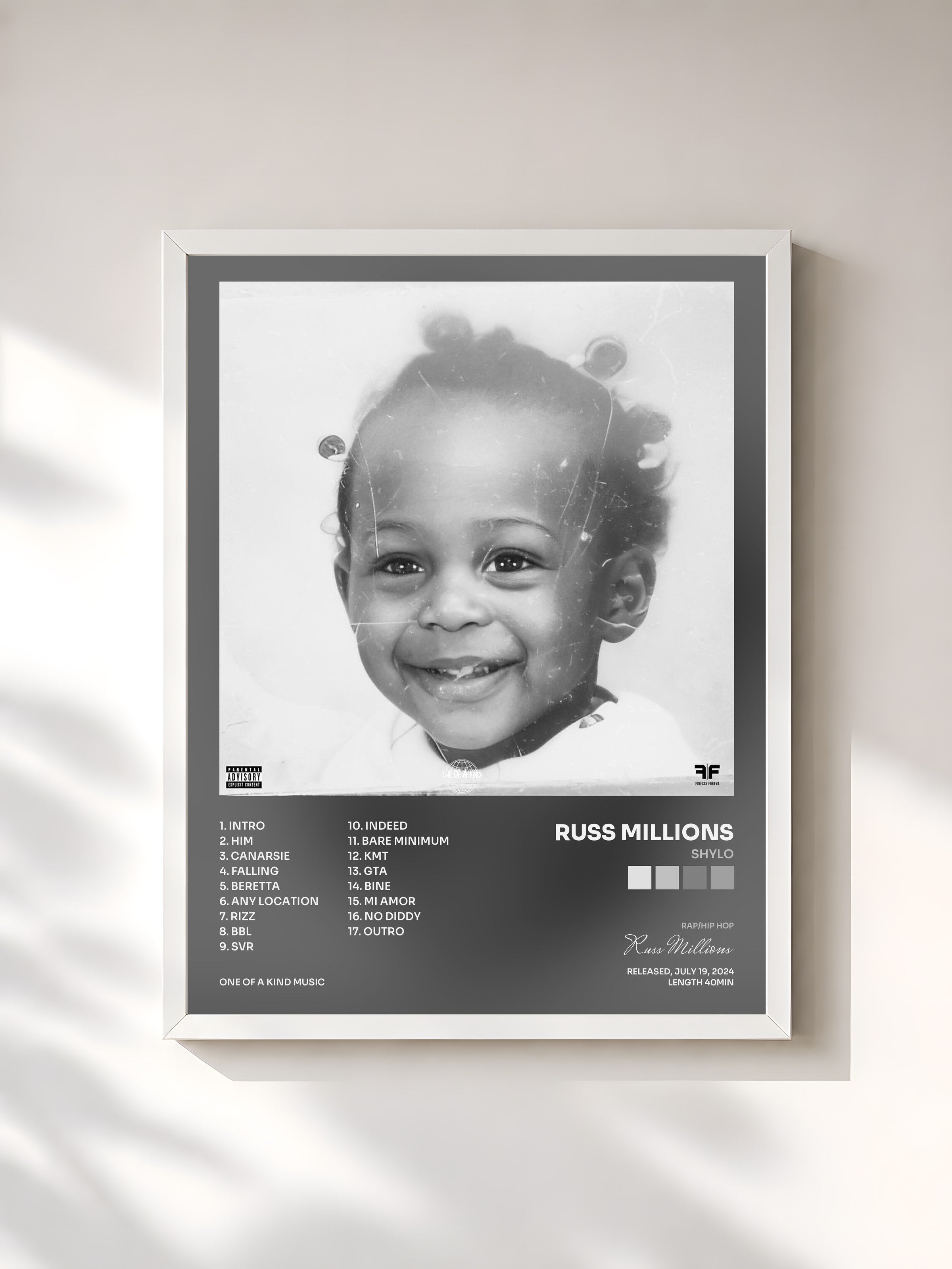 #blanc Tableau de l'album SHYLO de Russ Millions, cadre blanc, imprimé et encadré en France