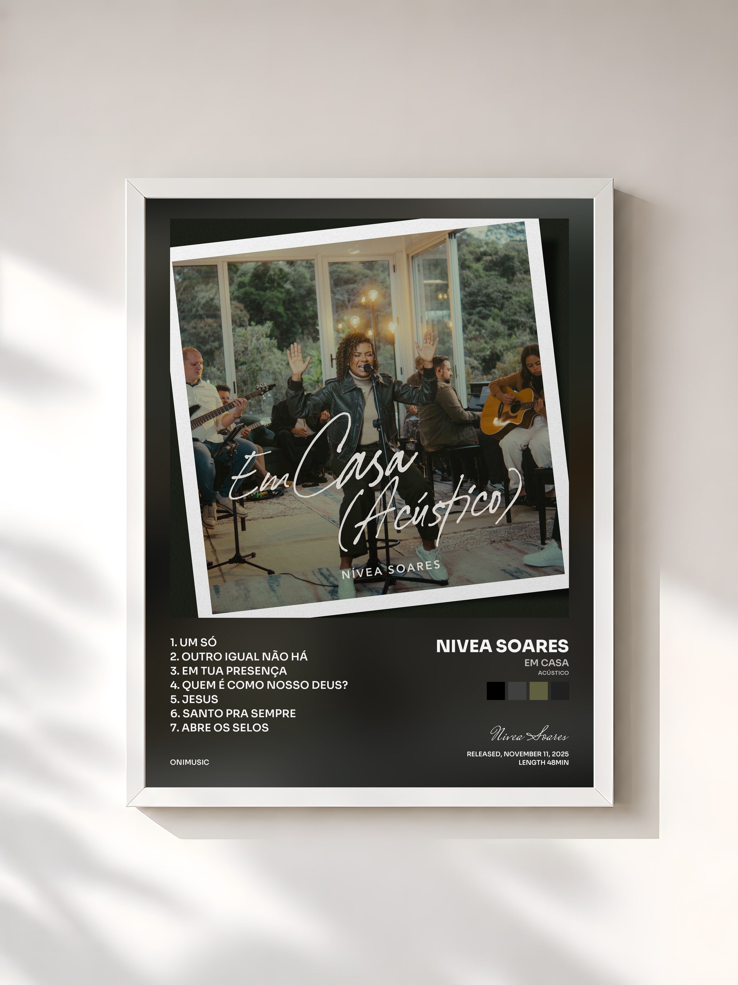 #blanc Tableau de l'album Em Casa (Acústico) de Nivea Soares, cadre blanc, imprimé et encadré en France