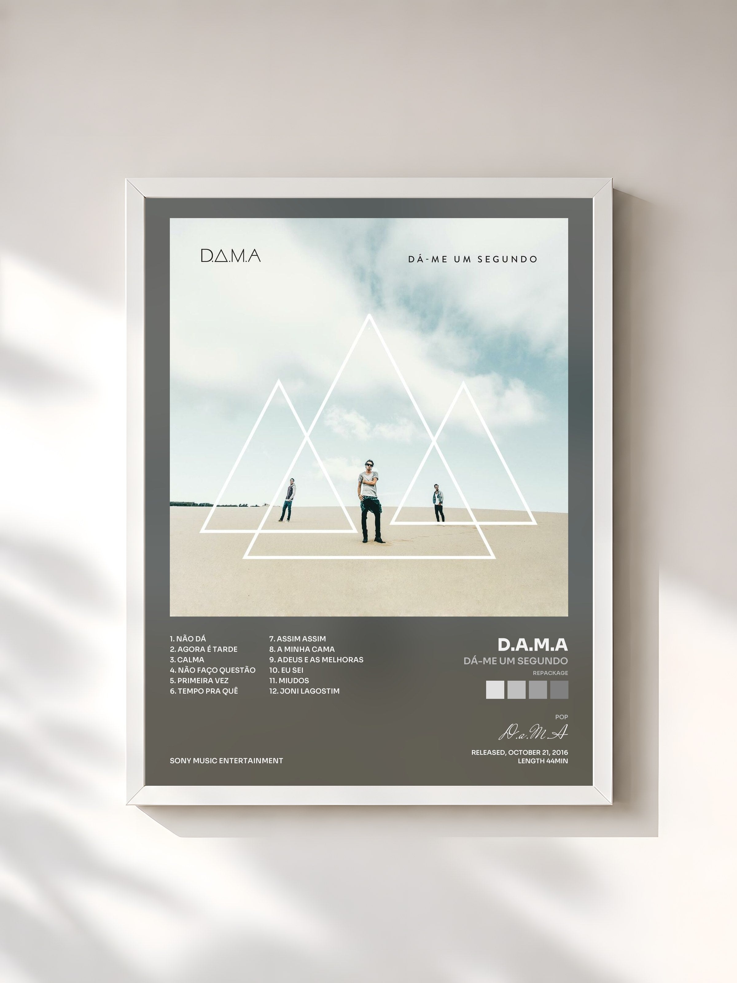 #blanc Tableau de l'album Dá-me Um Segundo (Repackage) de D.a.M.A, cadre blanc, imprimé et encadré en France