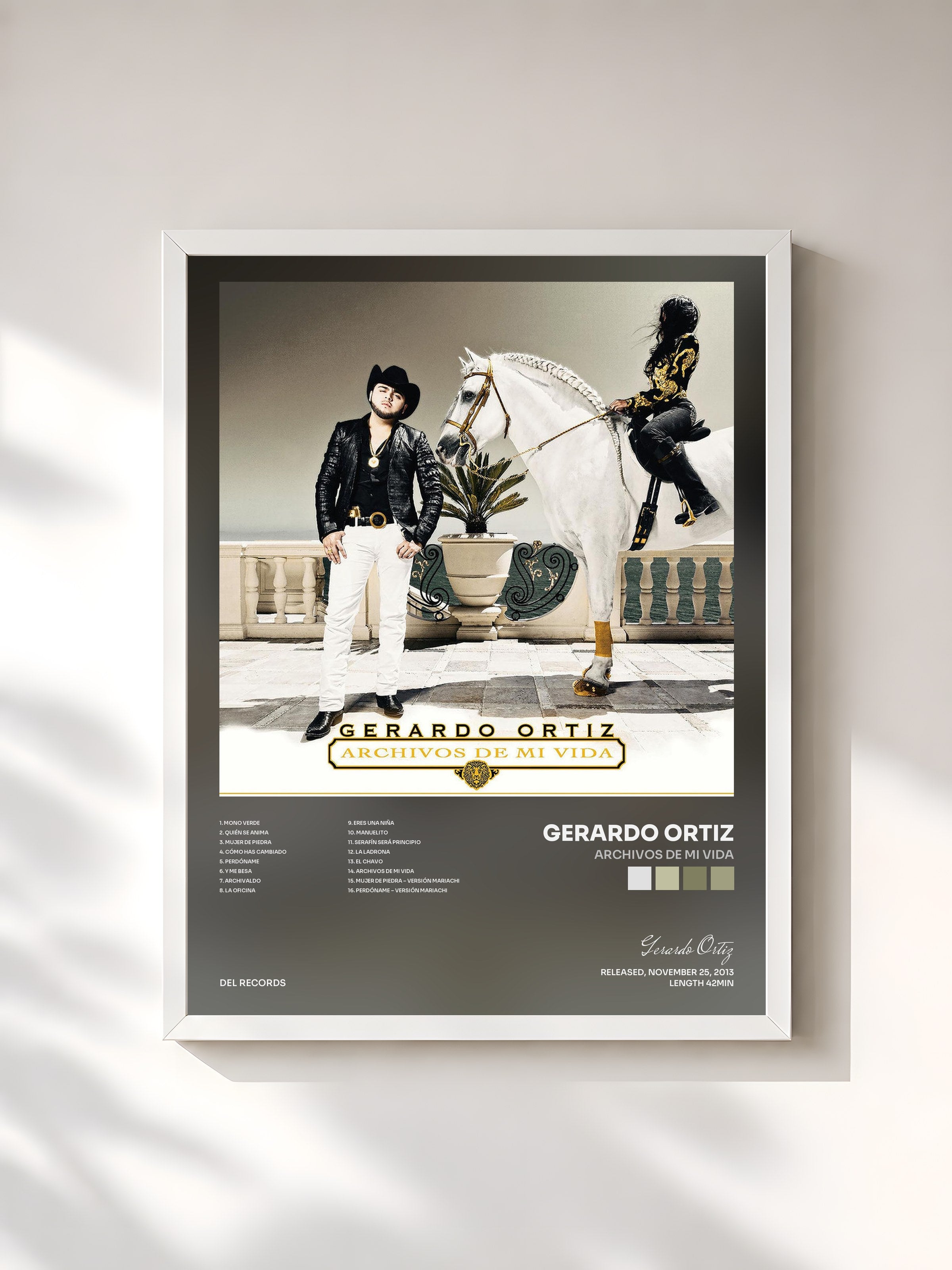 #blanc Tableau de l'album Archivos de Mi Vida de Gerardo Ortiz, cadre blanc, imprimé et encadré en France