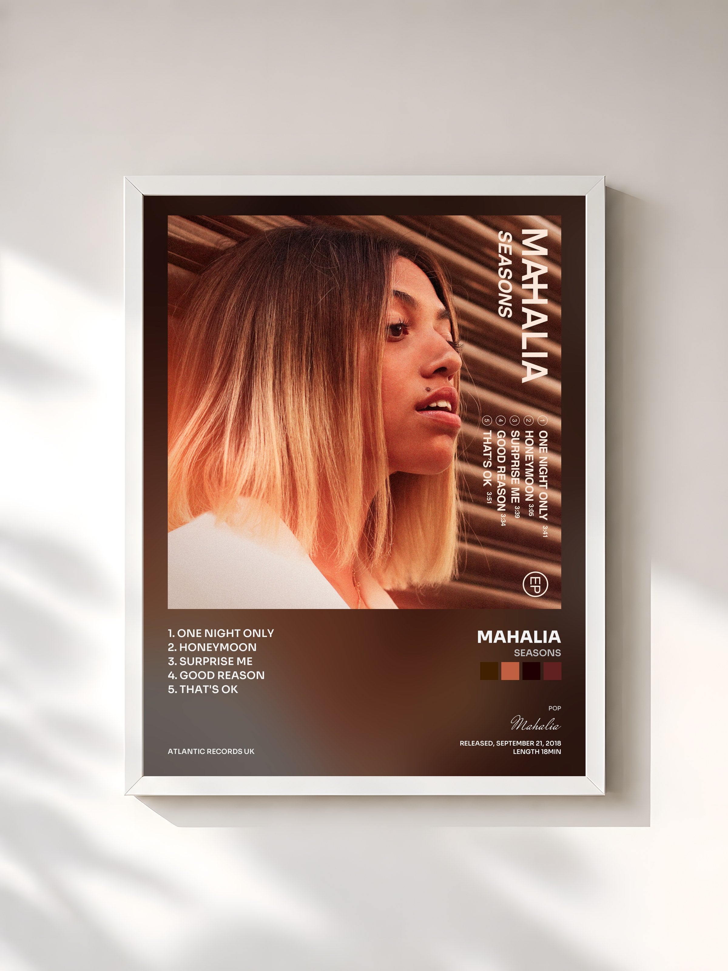 #blanc Tableau de l'album Seasons de Mahalia, cadre blanc, imprimé et encadré en France